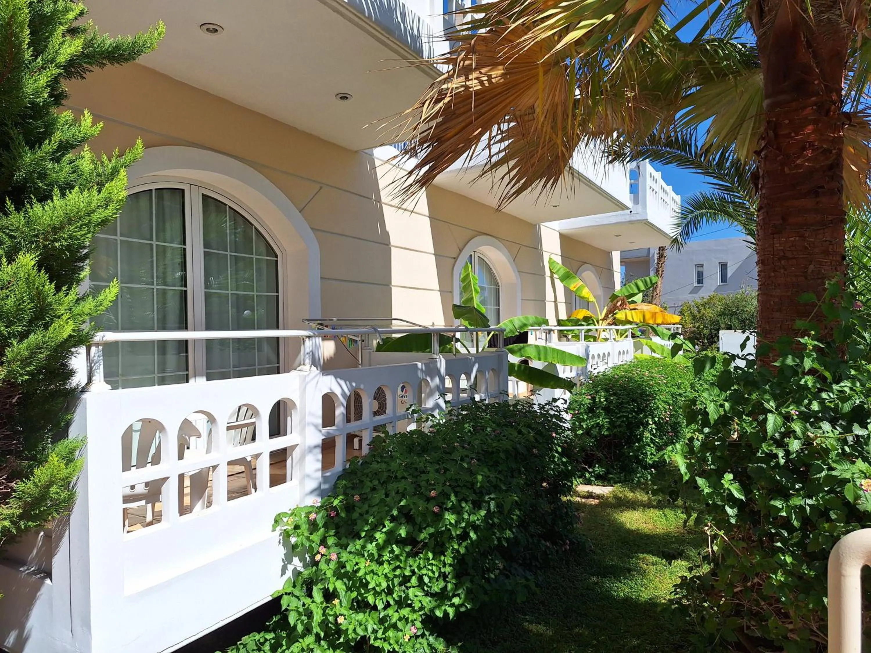 Garden in Perla Beach