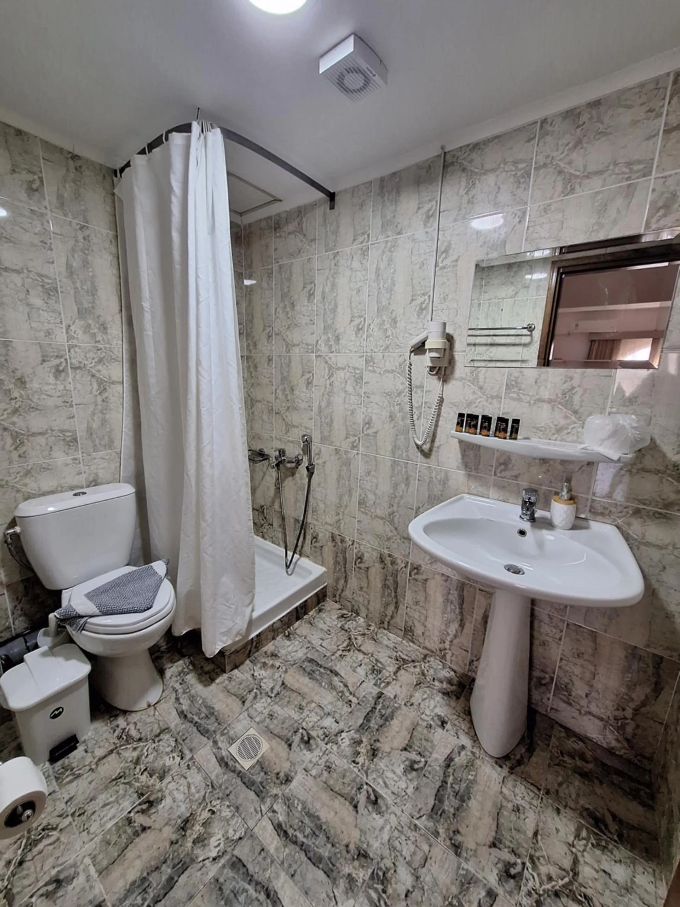 Shower in Perla Beach