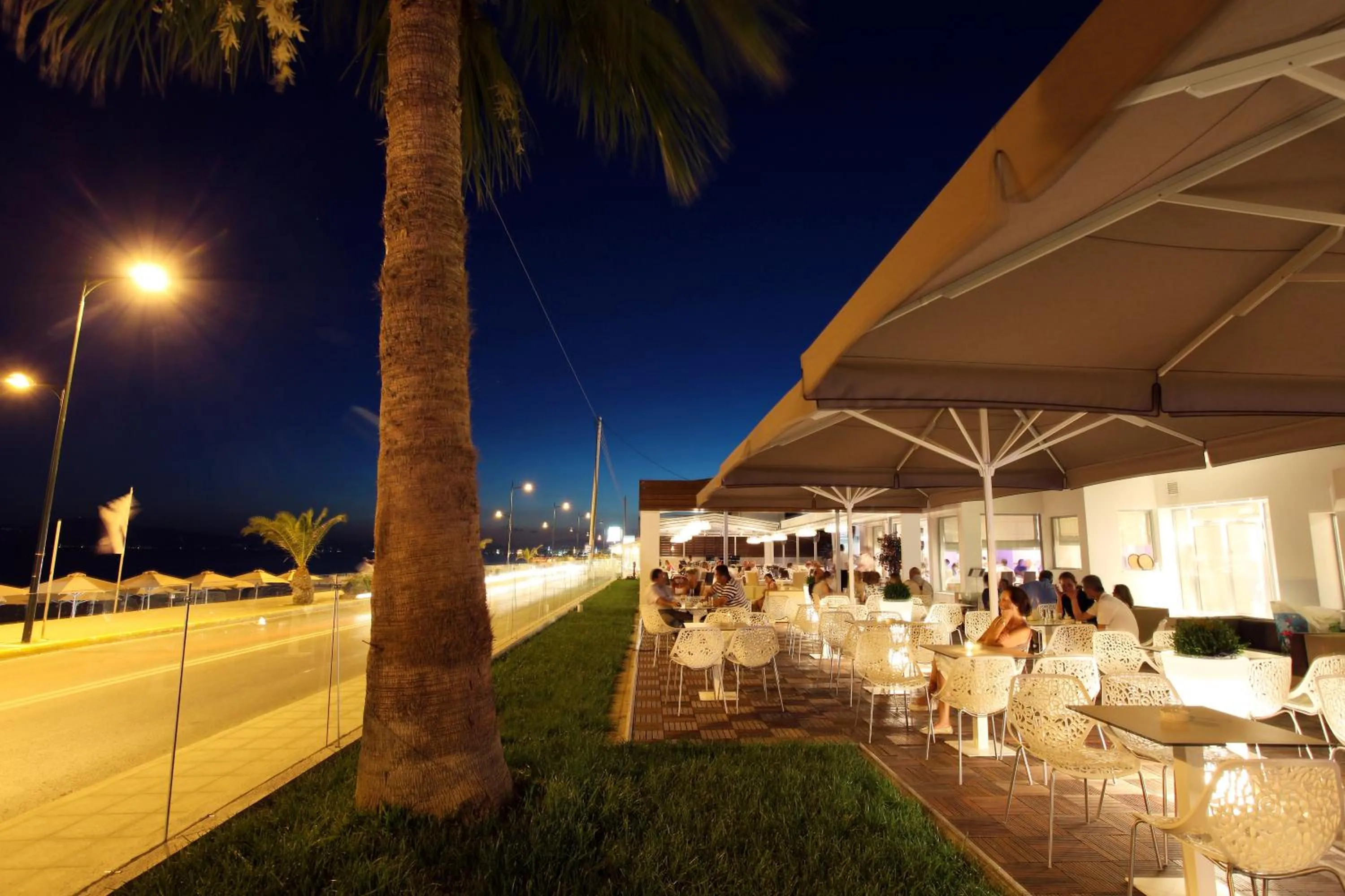 Restaurant/places to eat in Elite City Resort