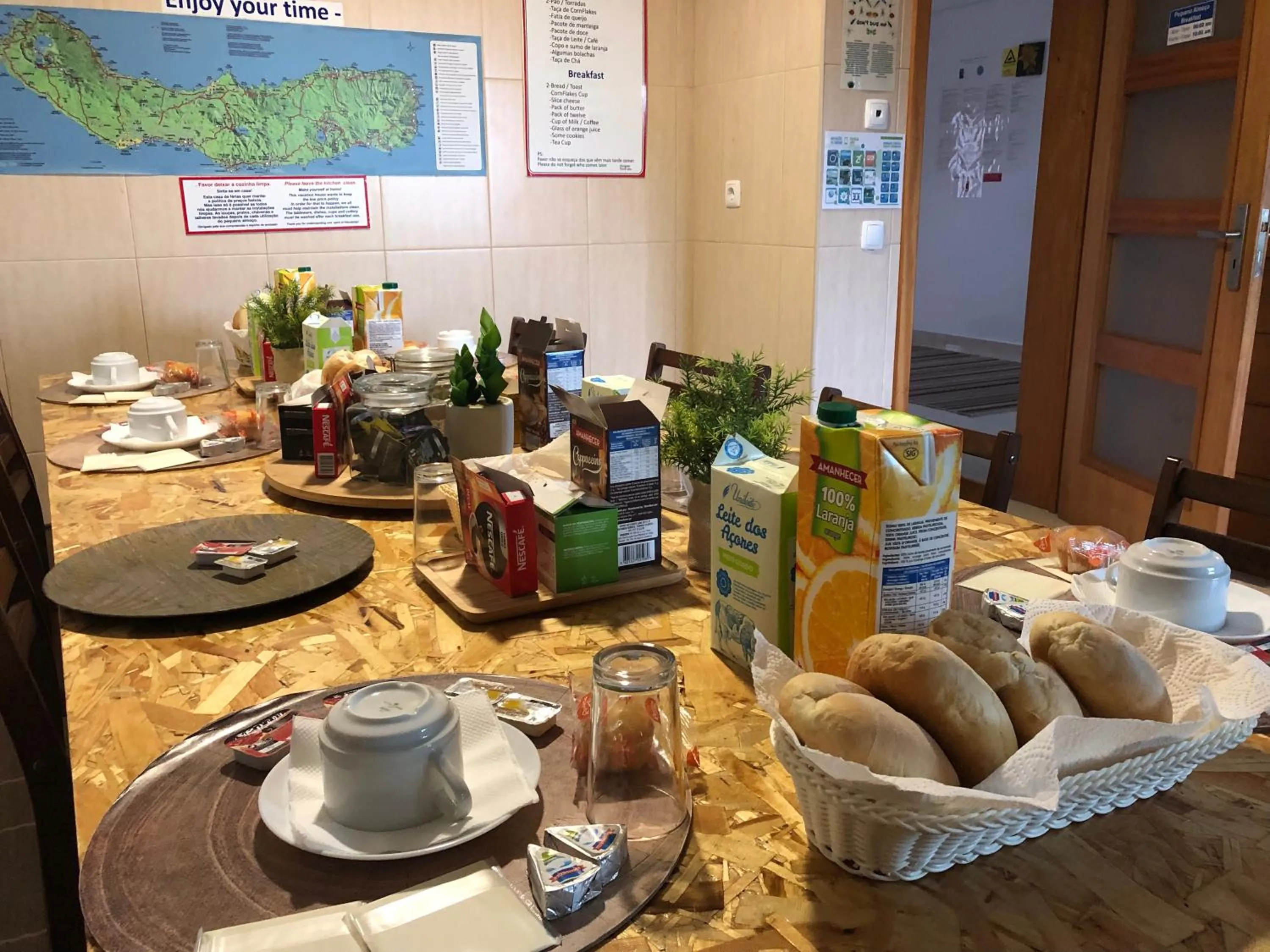 Breakfast in AZORES HOLIDAYS HOUSE -B&B - Suites - Self Check-in KEYBOARD