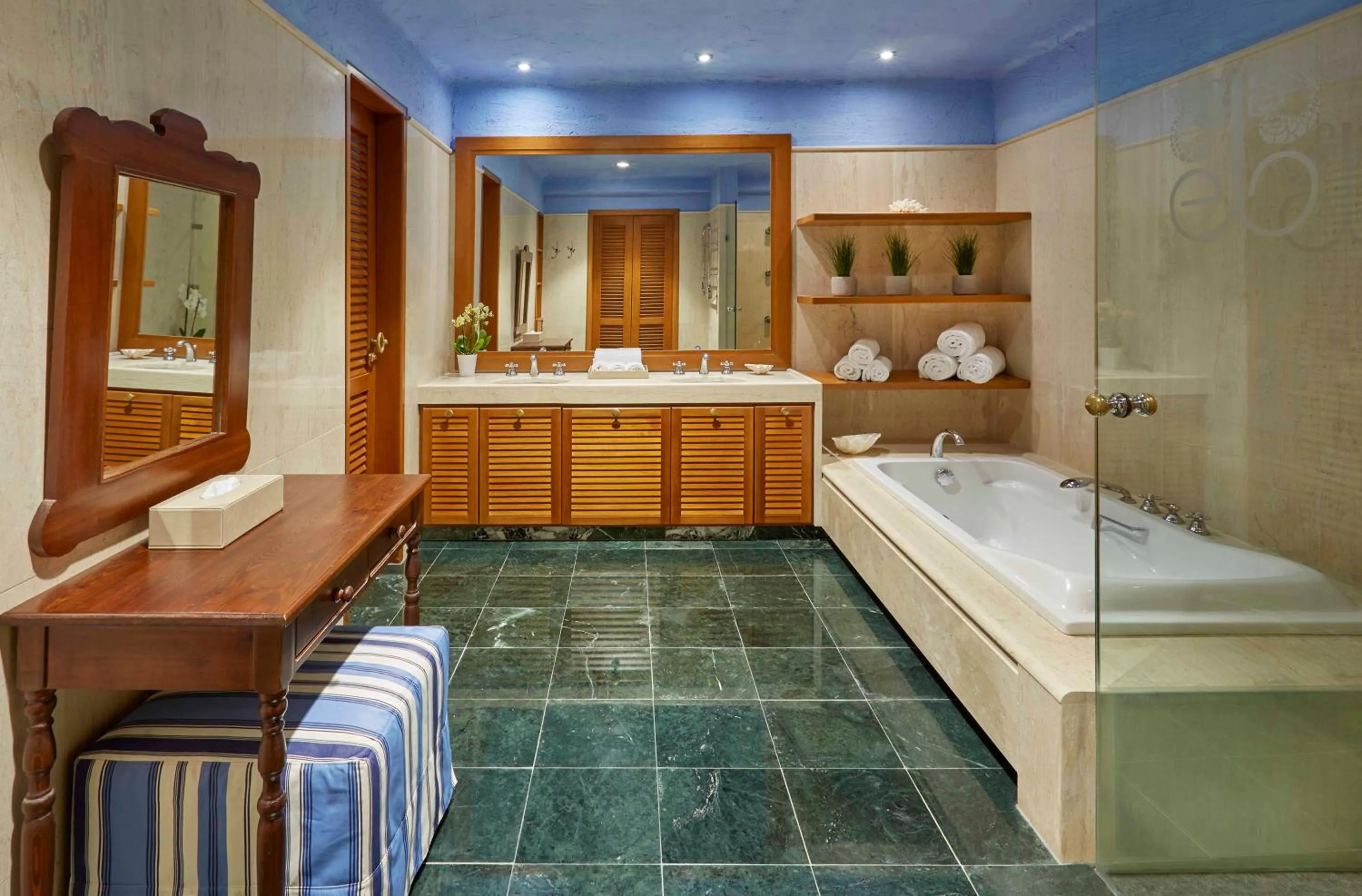 Bathroom in Elounda Bay Palace, a Member of the Leading Hotels of the World