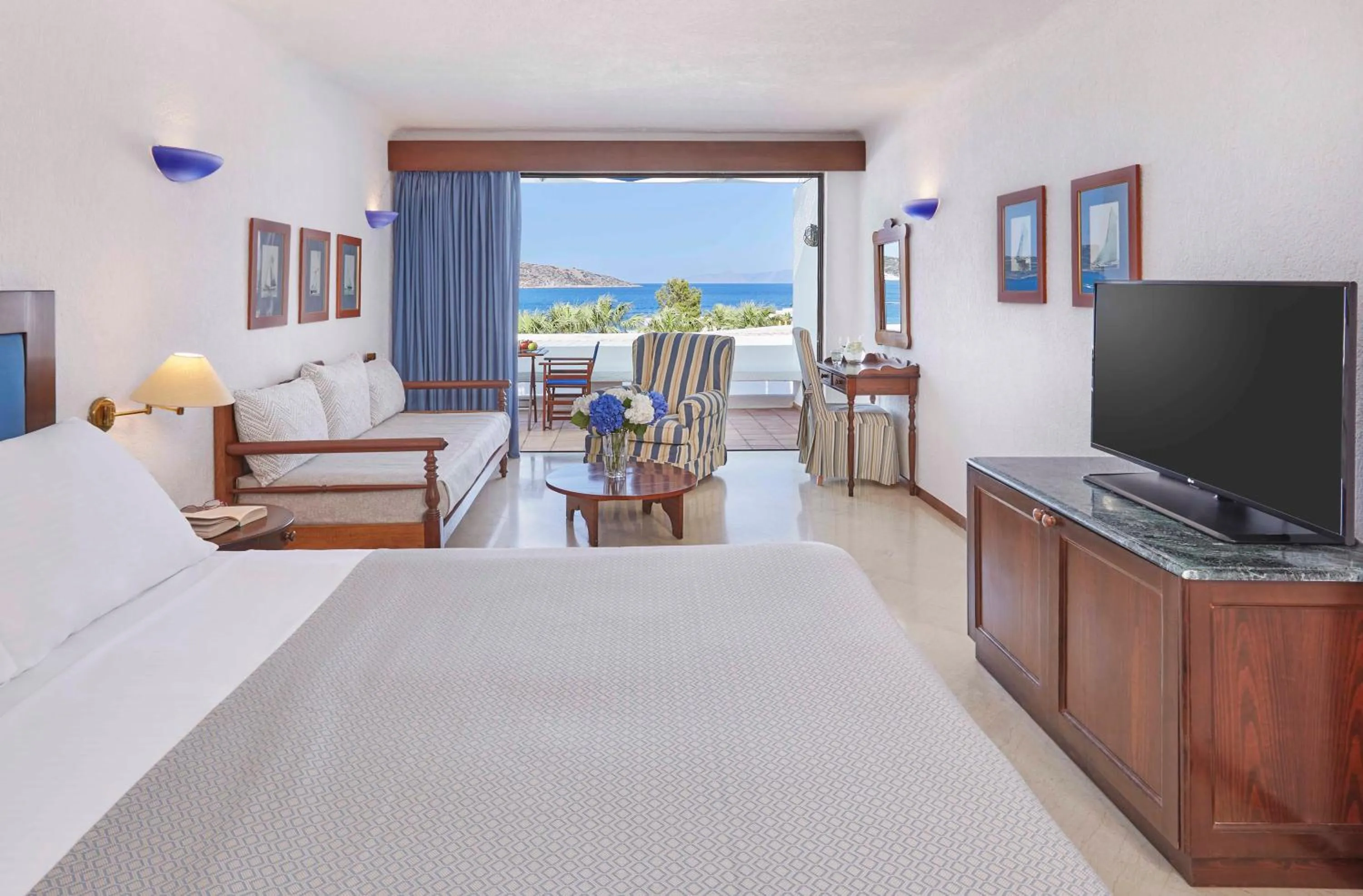 Sea view, Bed in Elounda Bay Palace, a Member of the Leading Hotels of the World