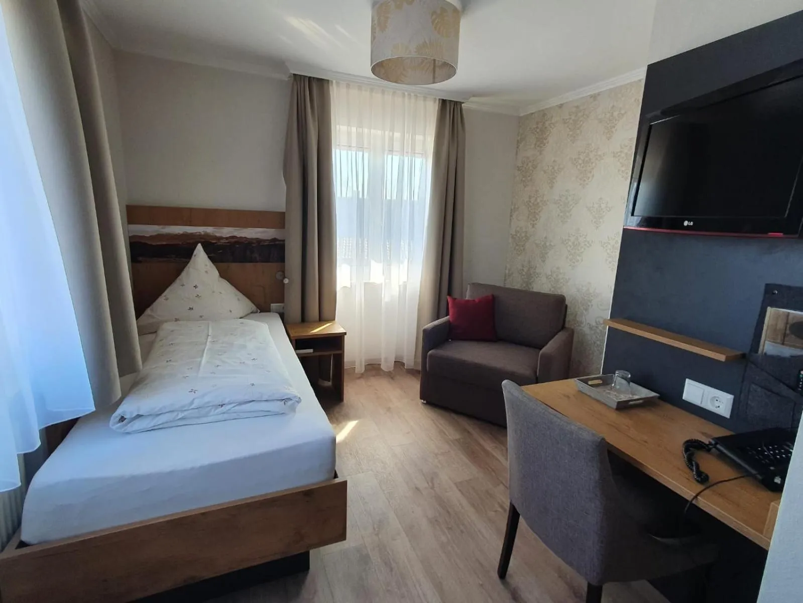 Photo of the whole room, Bed in Hotel & Restaurant "Am Obstgarten"