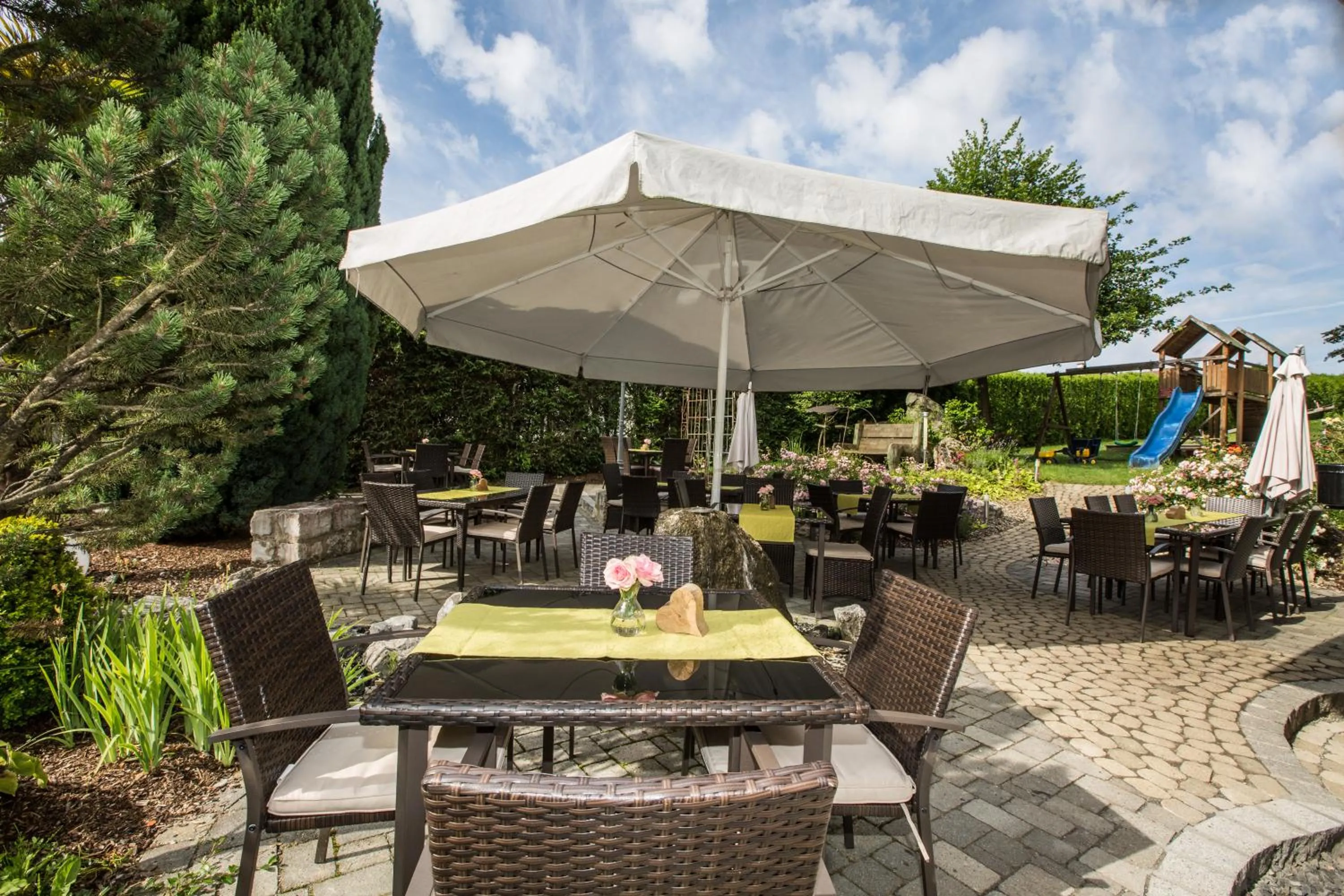 Garden in Hotel & Restaurant "Am Obstgarten"