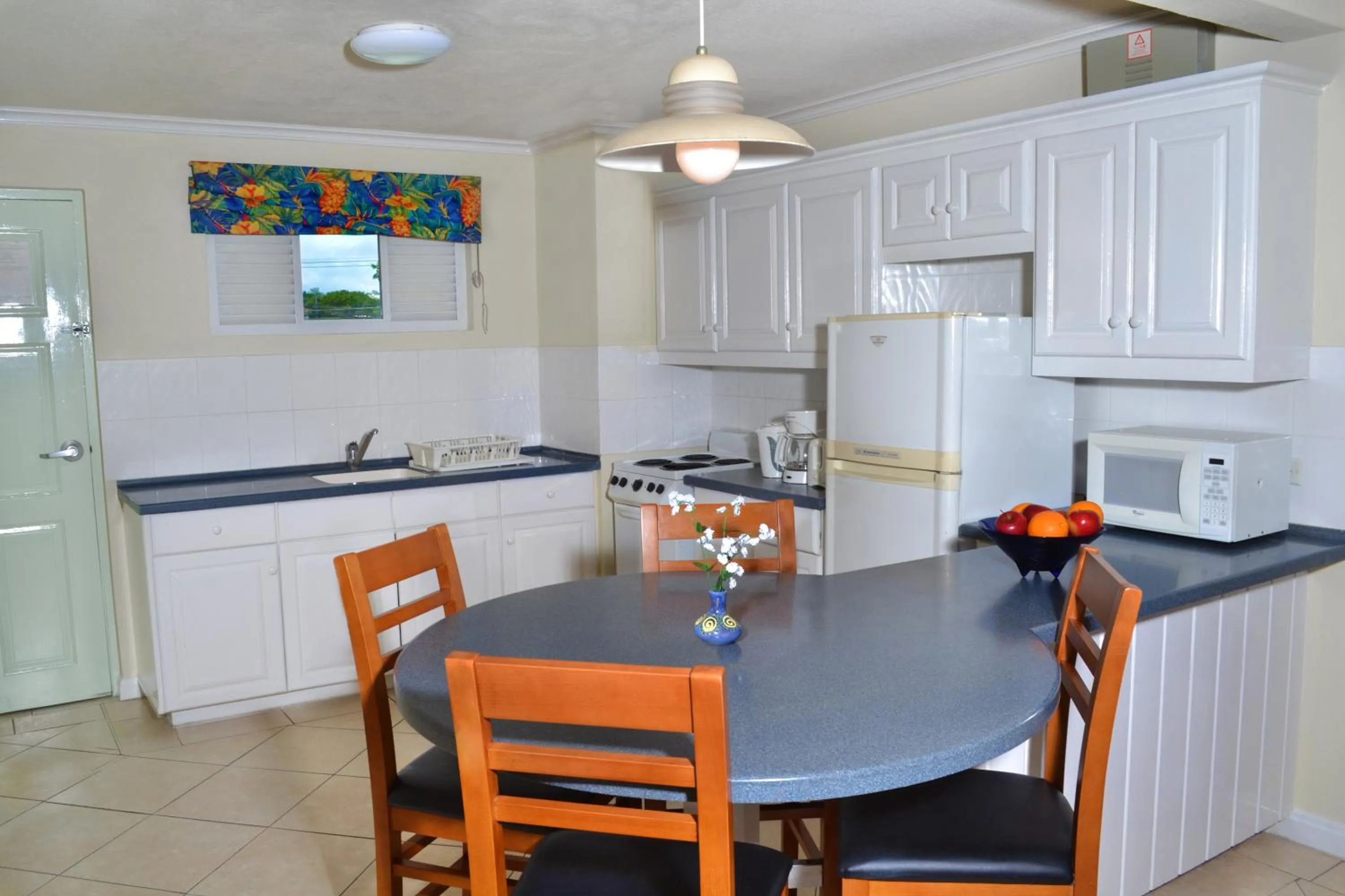 Kitchen or kitchenette in Blue Orchids Beach Hotel