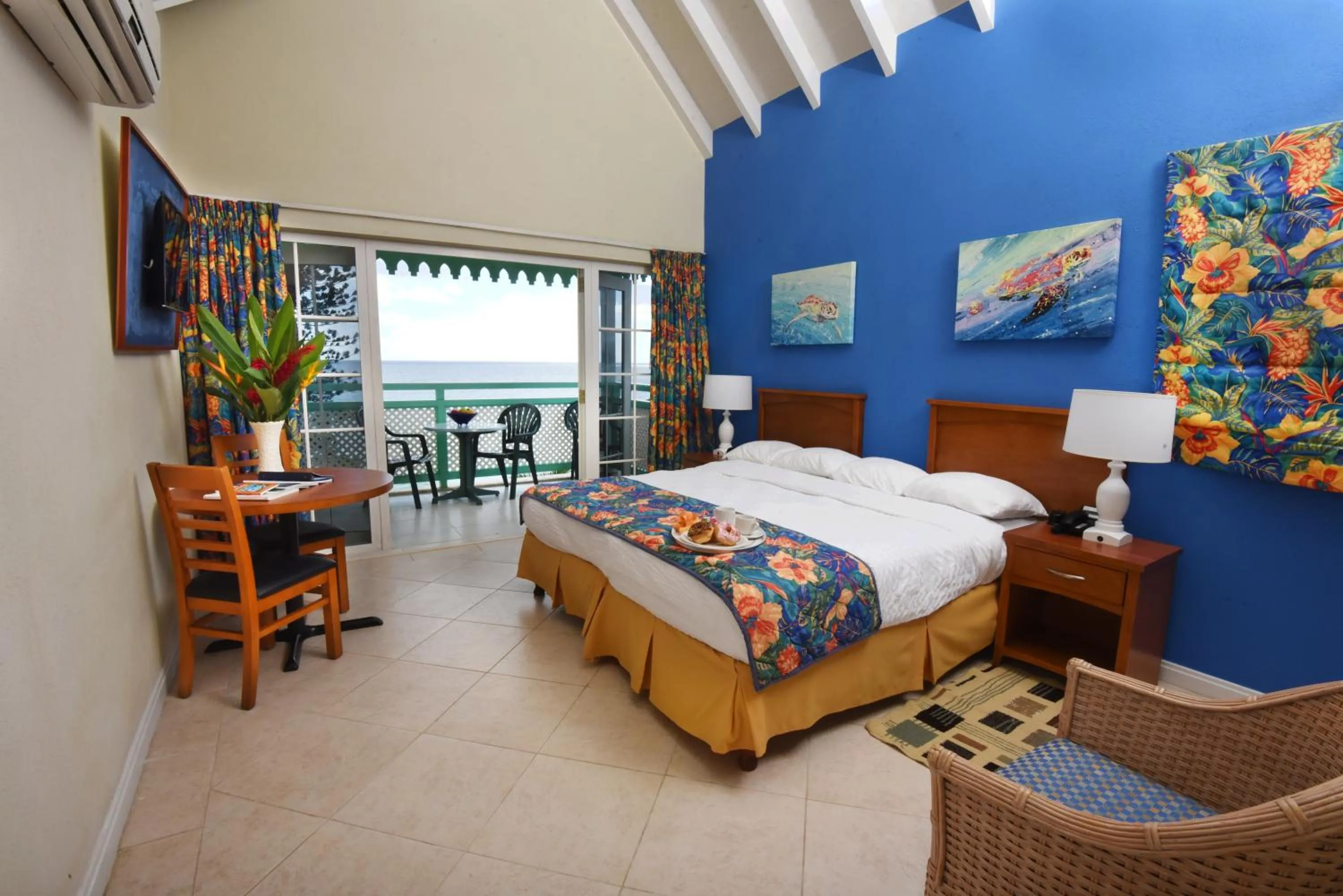 Balcony/Terrace, Bed in Blue Orchids Beach Hotel
