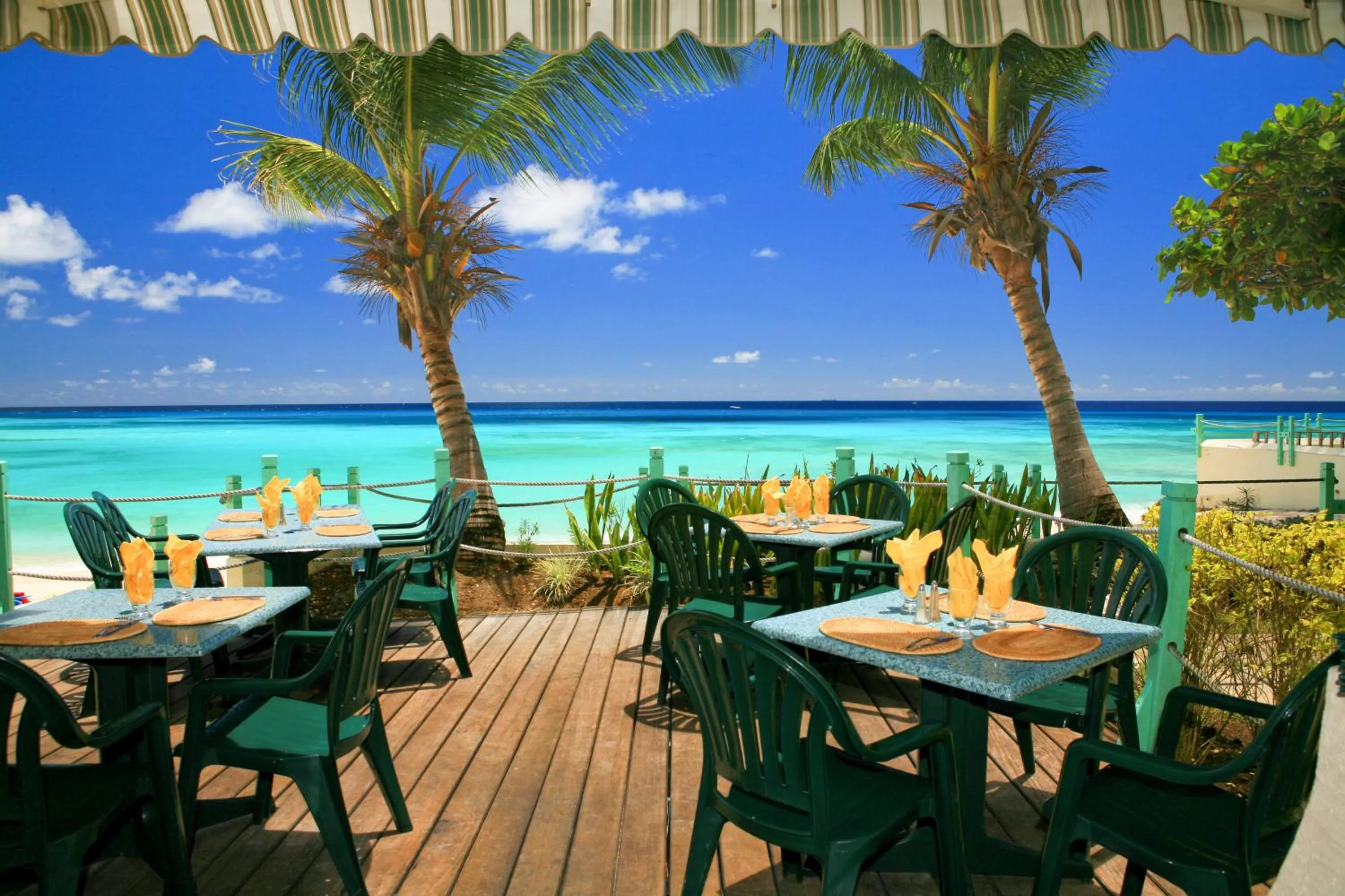 Restaurant/places to eat in Blue Orchids Beach Hotel