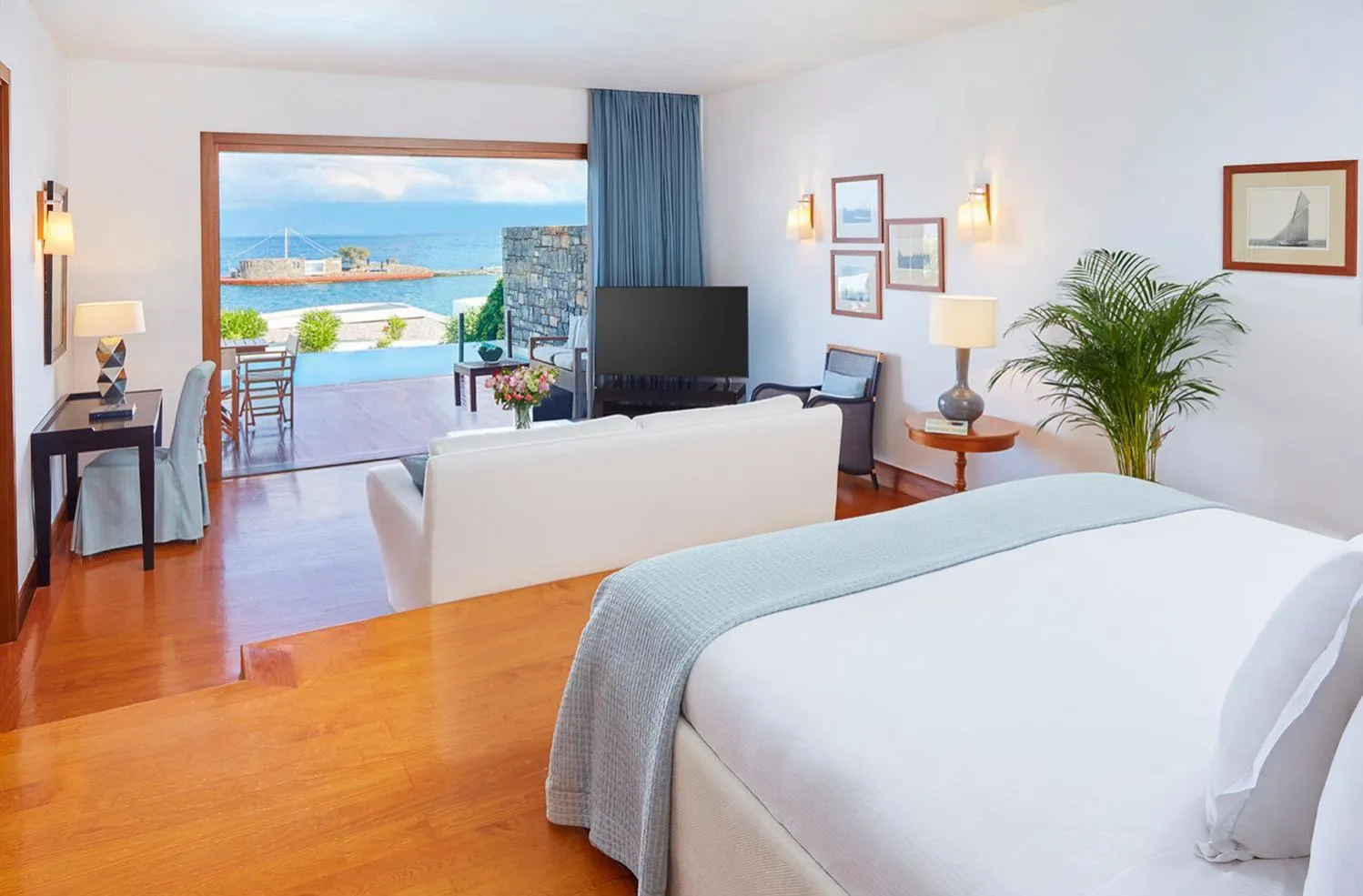 Sea view, Bed in Elounda Beach Hotel & Villas, a Member of the Leading Hotels of the World