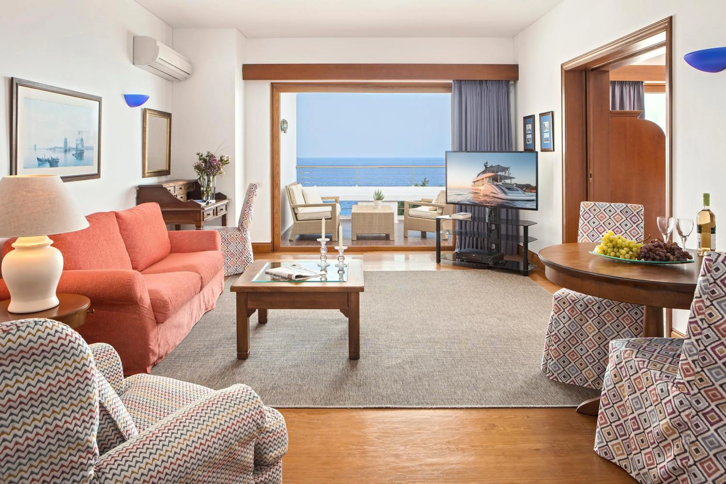 Living room in Elounda Beach Hotel & Villas, a Member of the Leading Hotels of the World