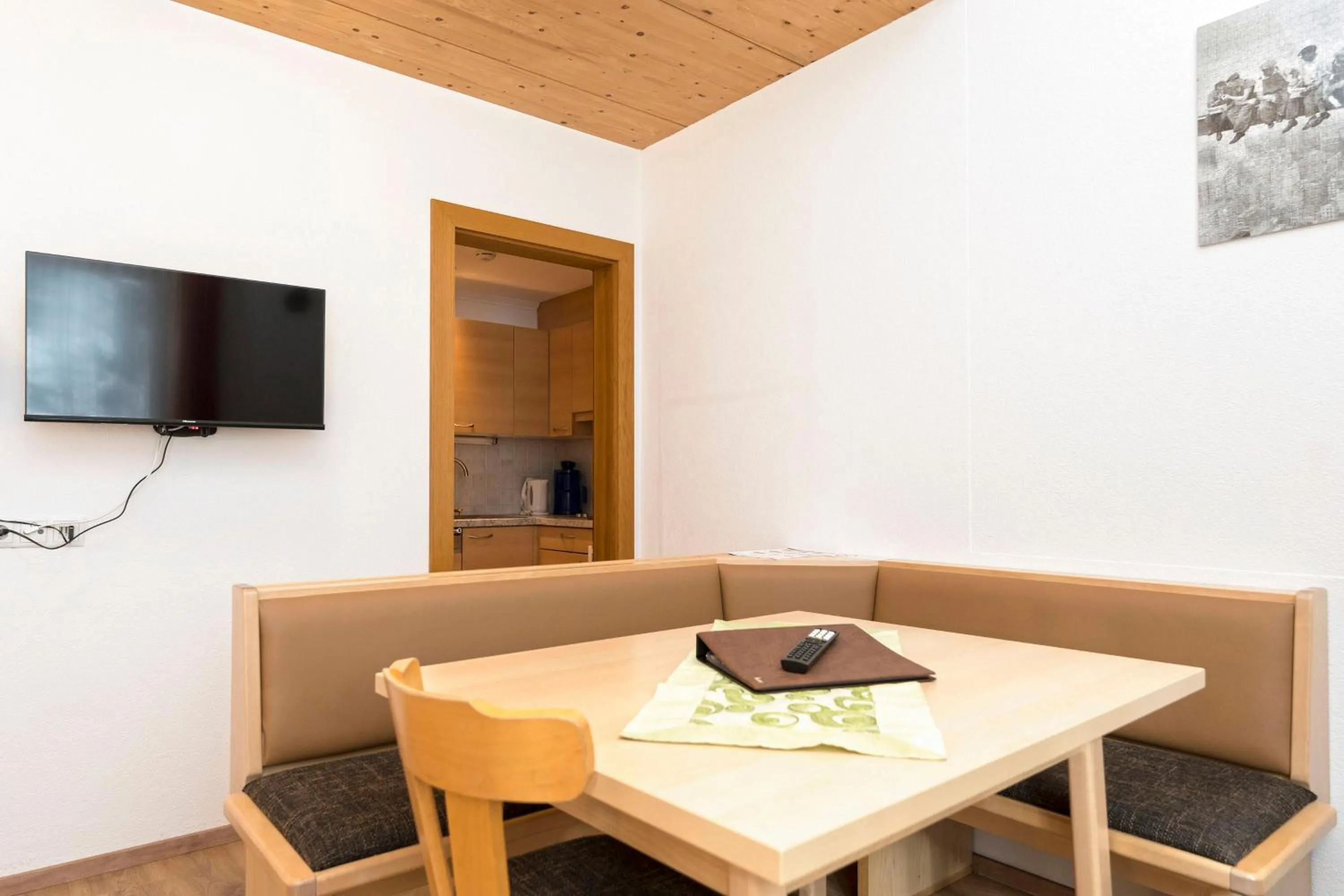 Kitchen or kitchenette in Hotel Garni Siegele - inklusive Silvretta-Card PREMIUM