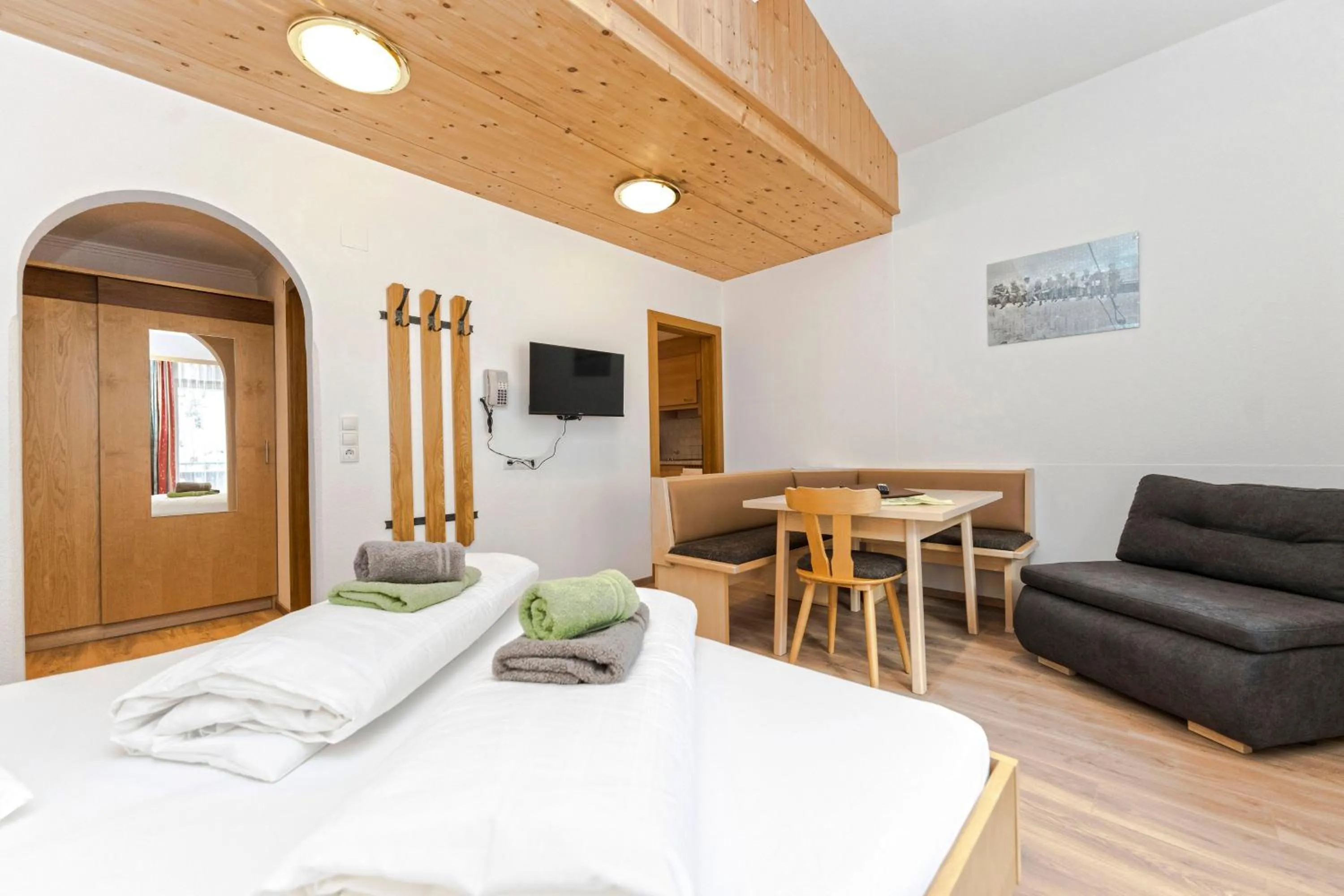 Other, Bed in Hotel Garni Siegele - inklusive Silvretta-Card PREMIUM
