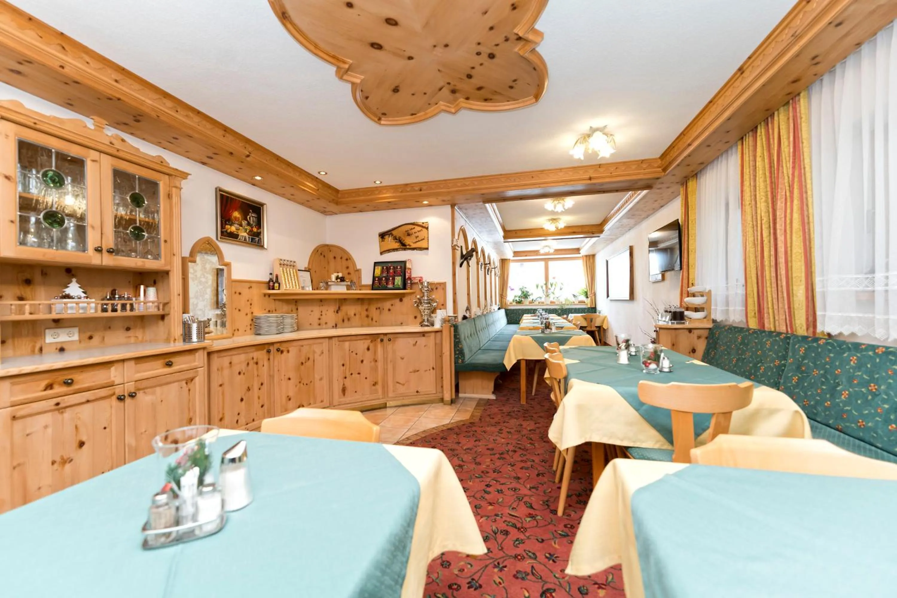 Breakfast in Hotel Garni Siegele - inklusive Silvretta-Card PREMIUM