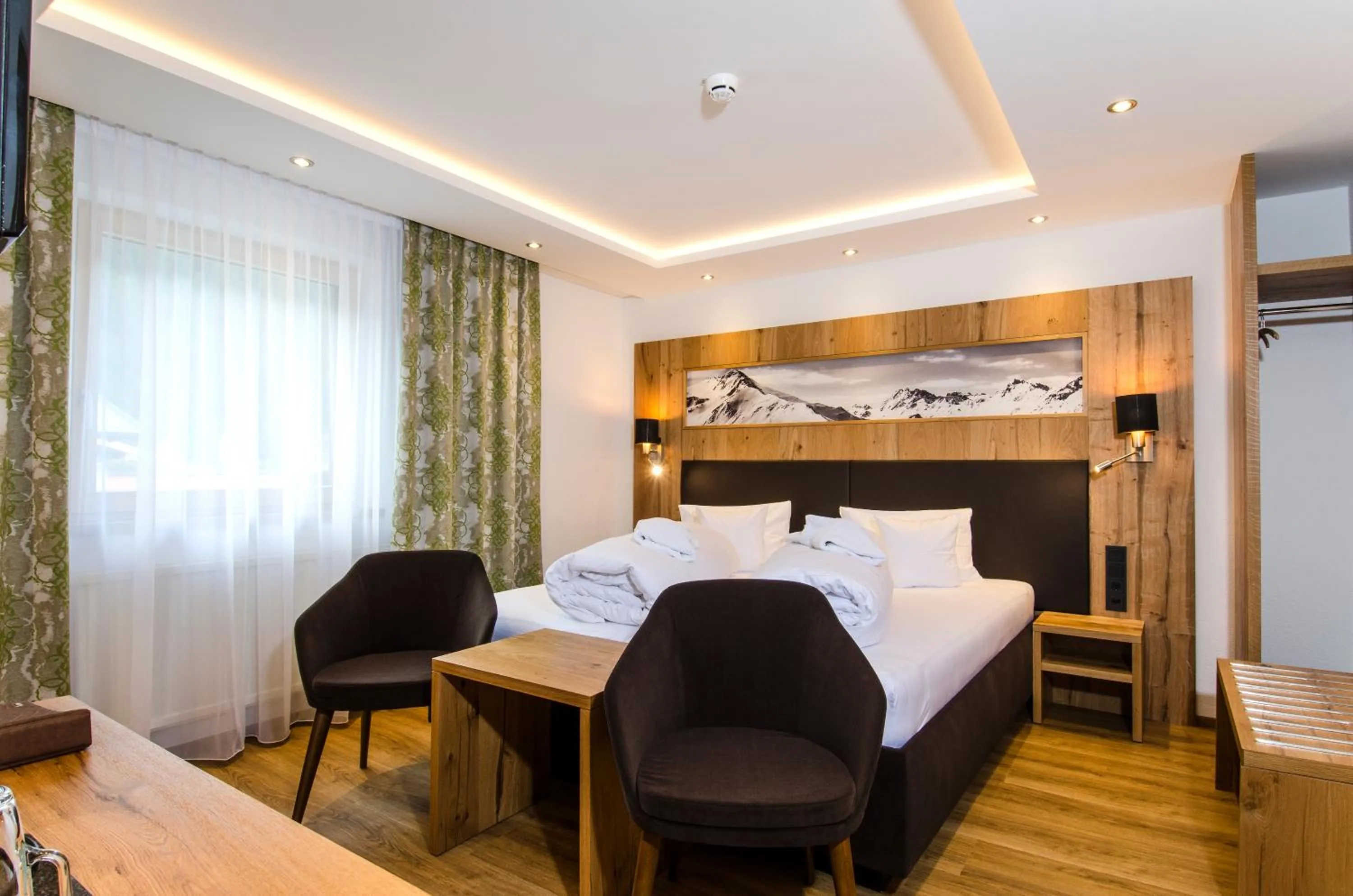 Bed in Hotel Garni Siegele - inklusive Silvretta-Card PREMIUM