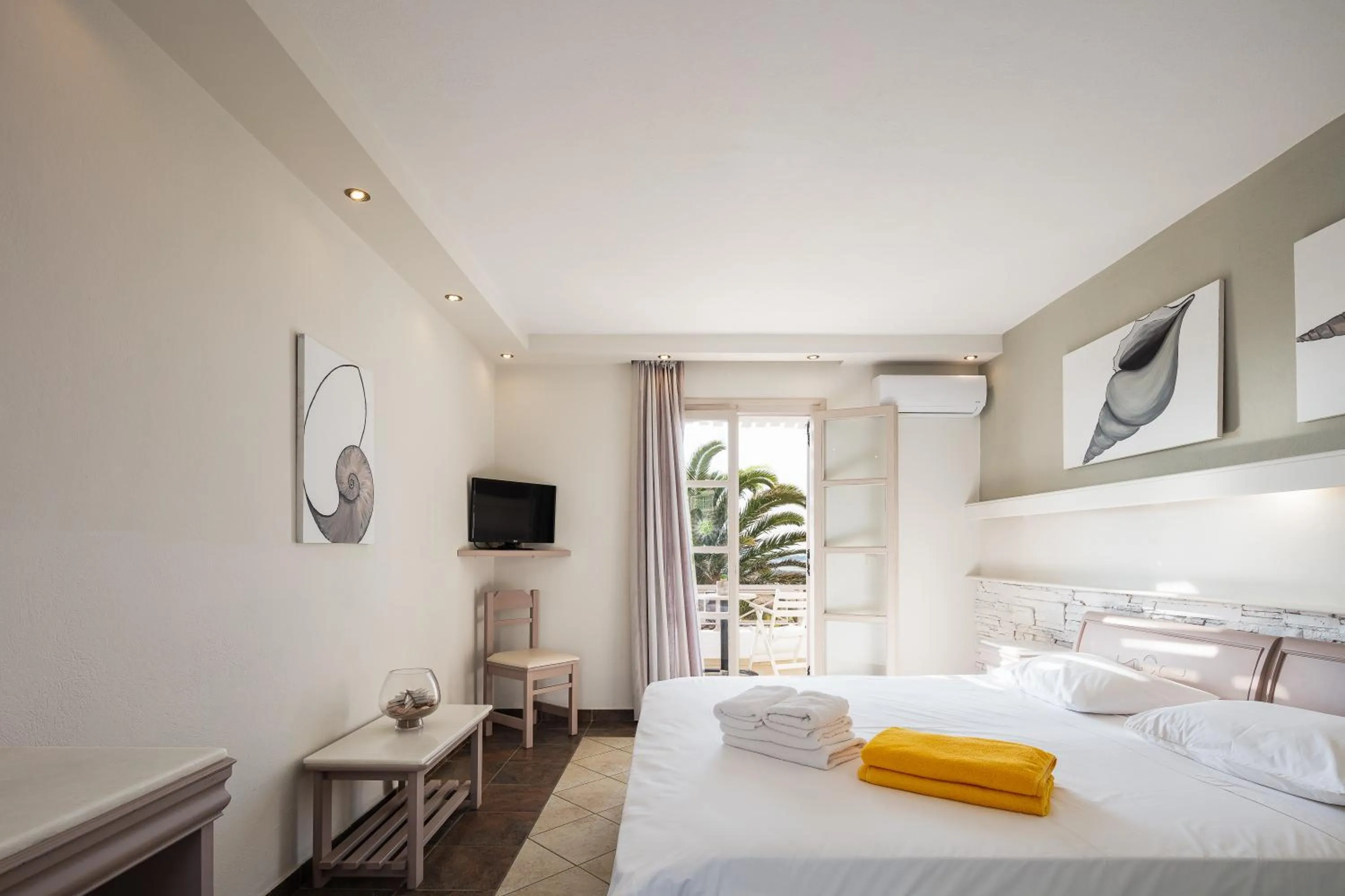 Bedroom, Bed in Kavuras Village Hotel & Suites