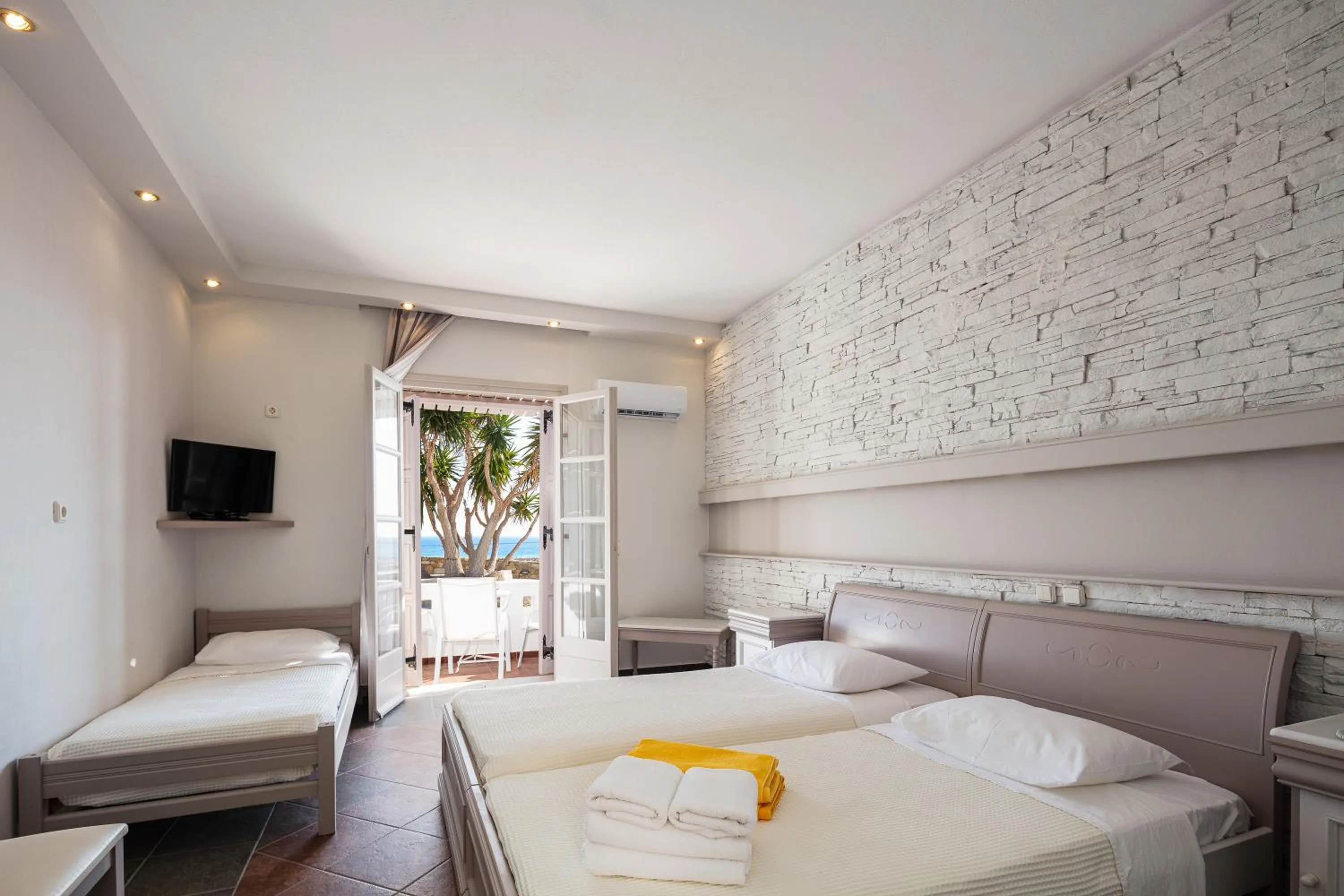 Bedroom, Bed in Kavuras Village Hotel & Suites