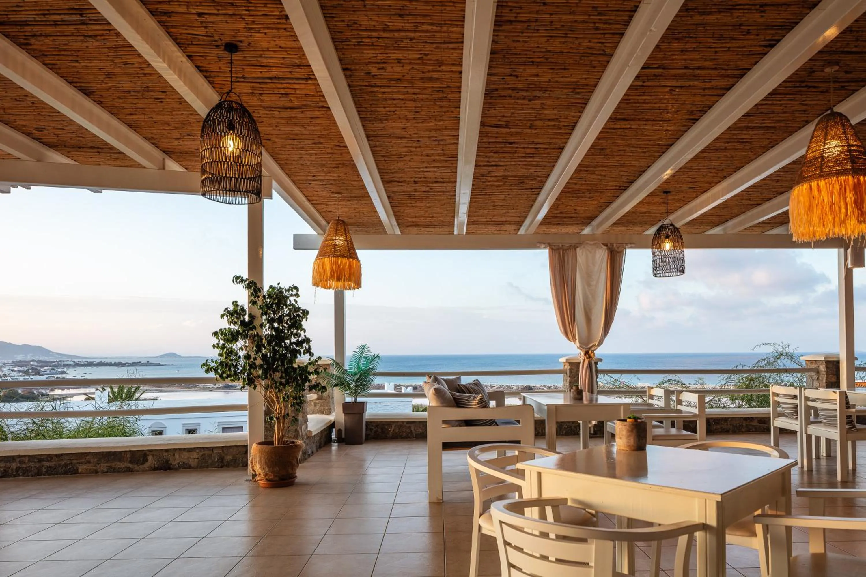 Restaurant/places to eat in Kavuras Village Hotel & Suites