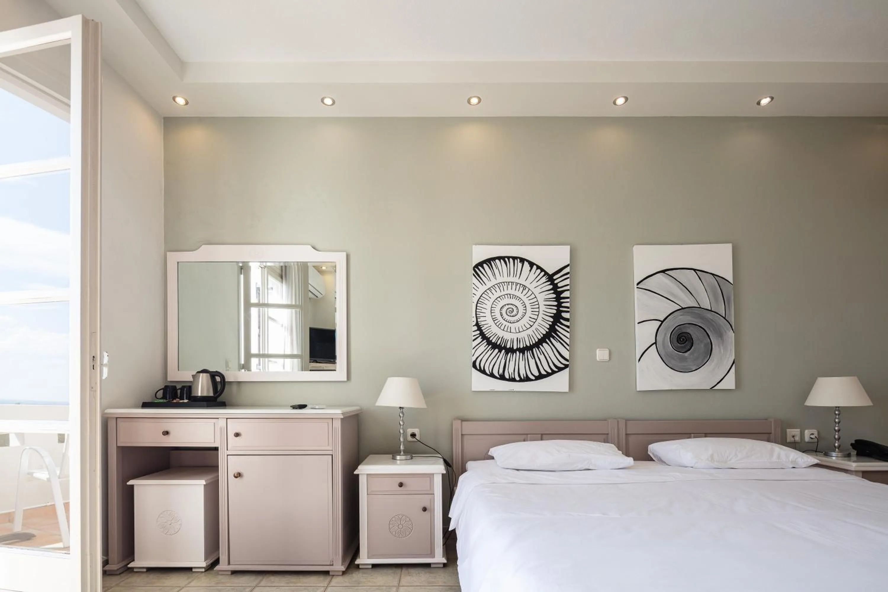 Bedroom, Bed in Kavuras Village Hotel & Suites