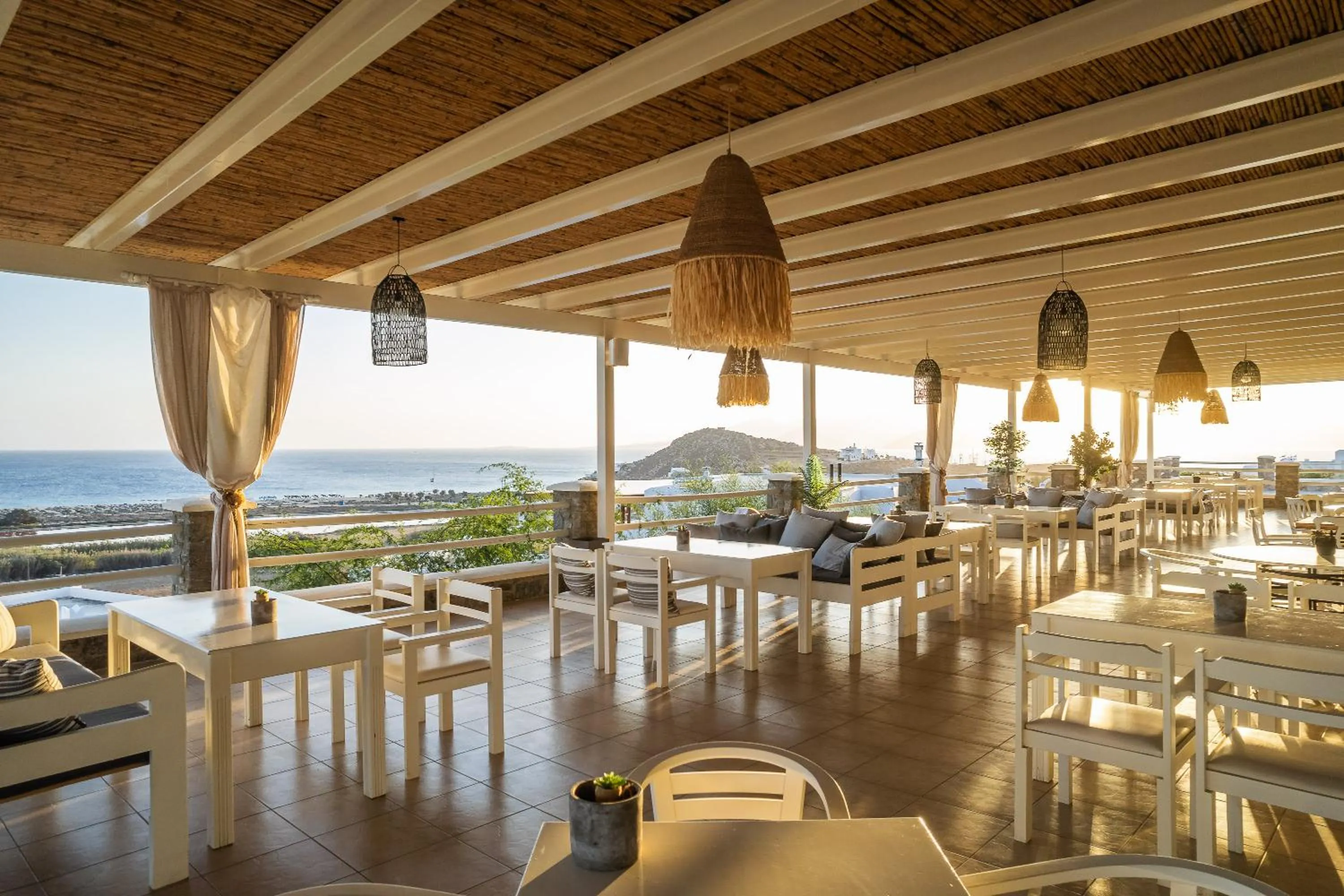 Restaurant/places to eat in Kavuras Village Hotel & Suites