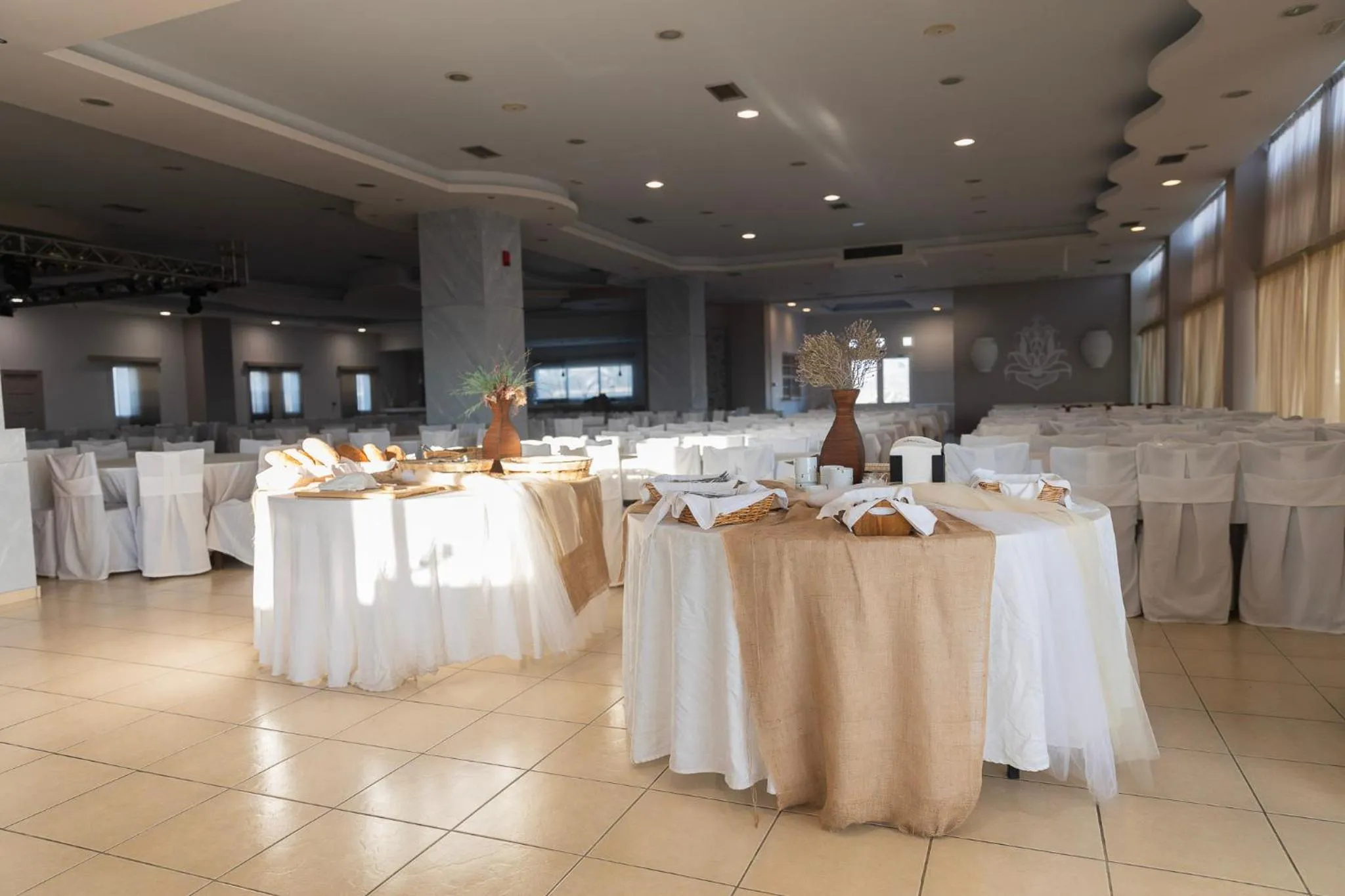 Restaurant/places to eat in Kavuras Village Hotel & Suites