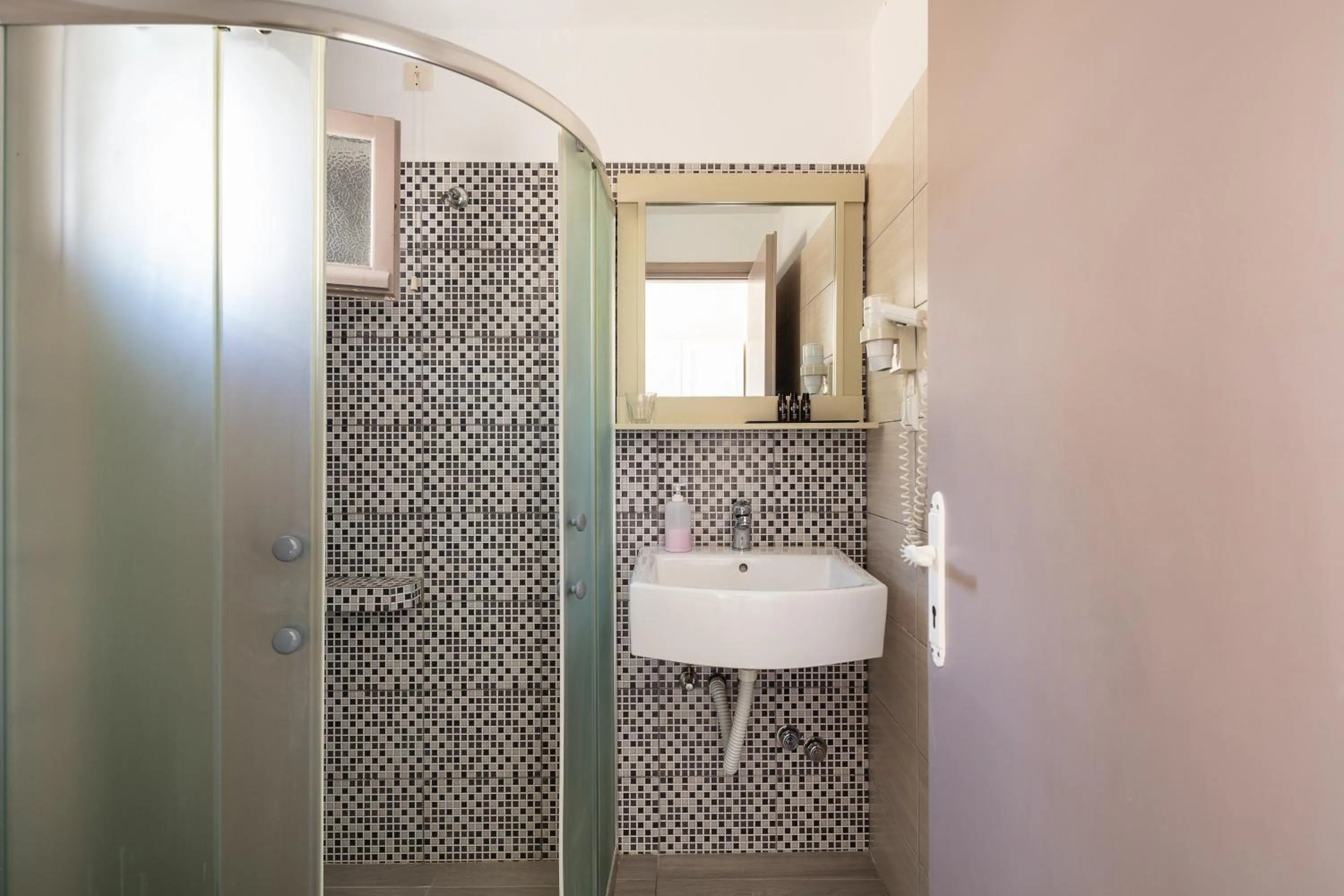 Shower in Kavuras Village Hotel & Suites