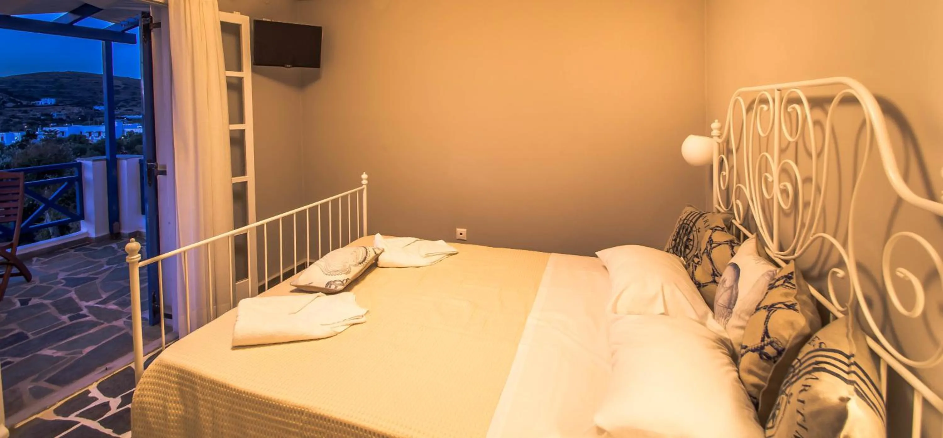 Photo of the whole room in Remvi