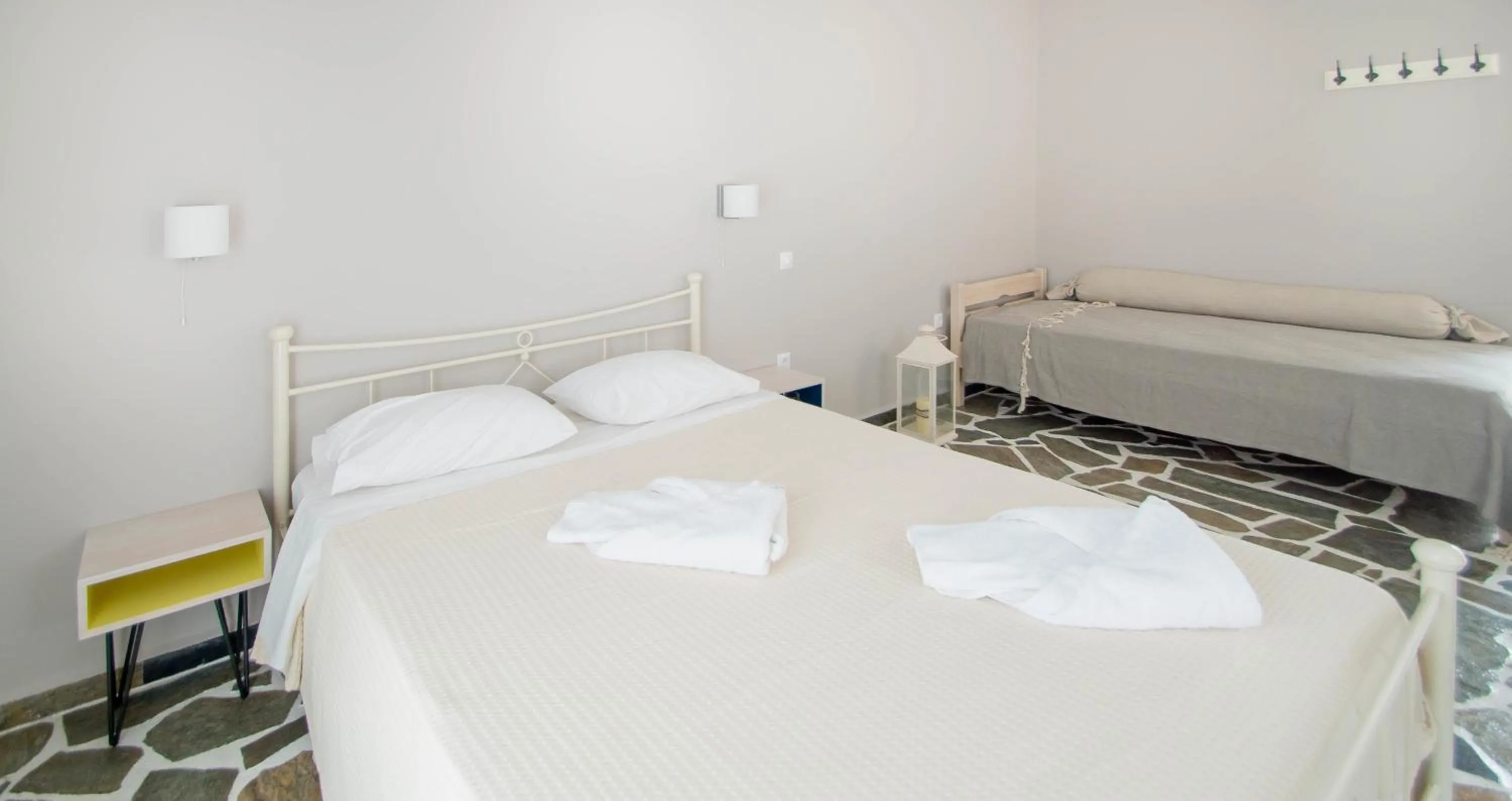 Photo of the whole room in Remvi