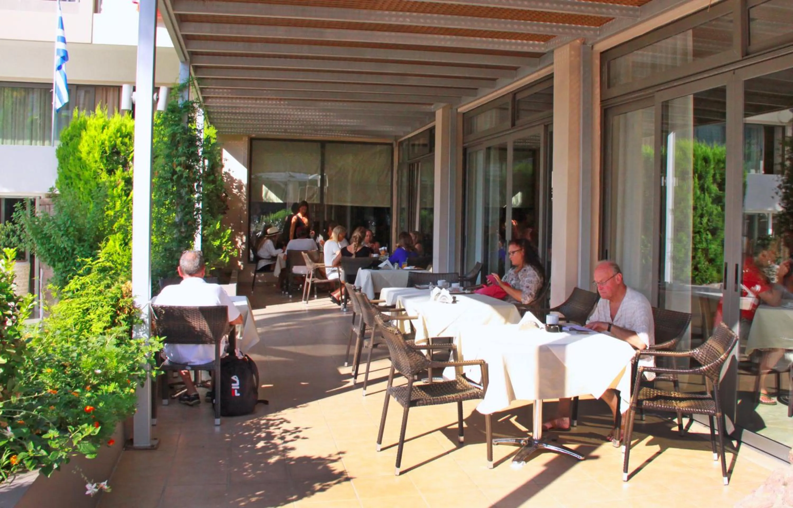 Restaurant/places to eat in Saint Constantine Hotel