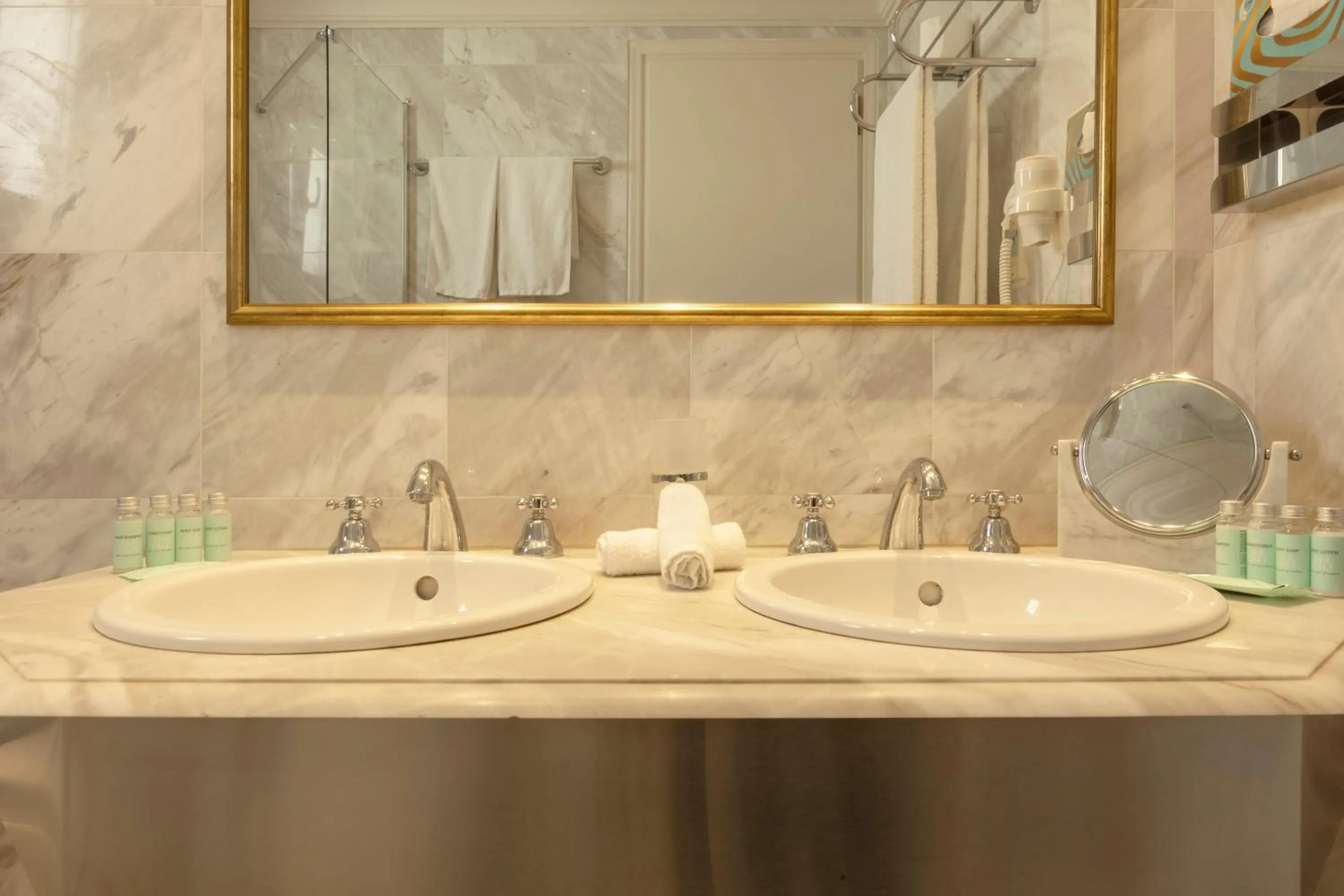 Bathroom in Dorion Hotel