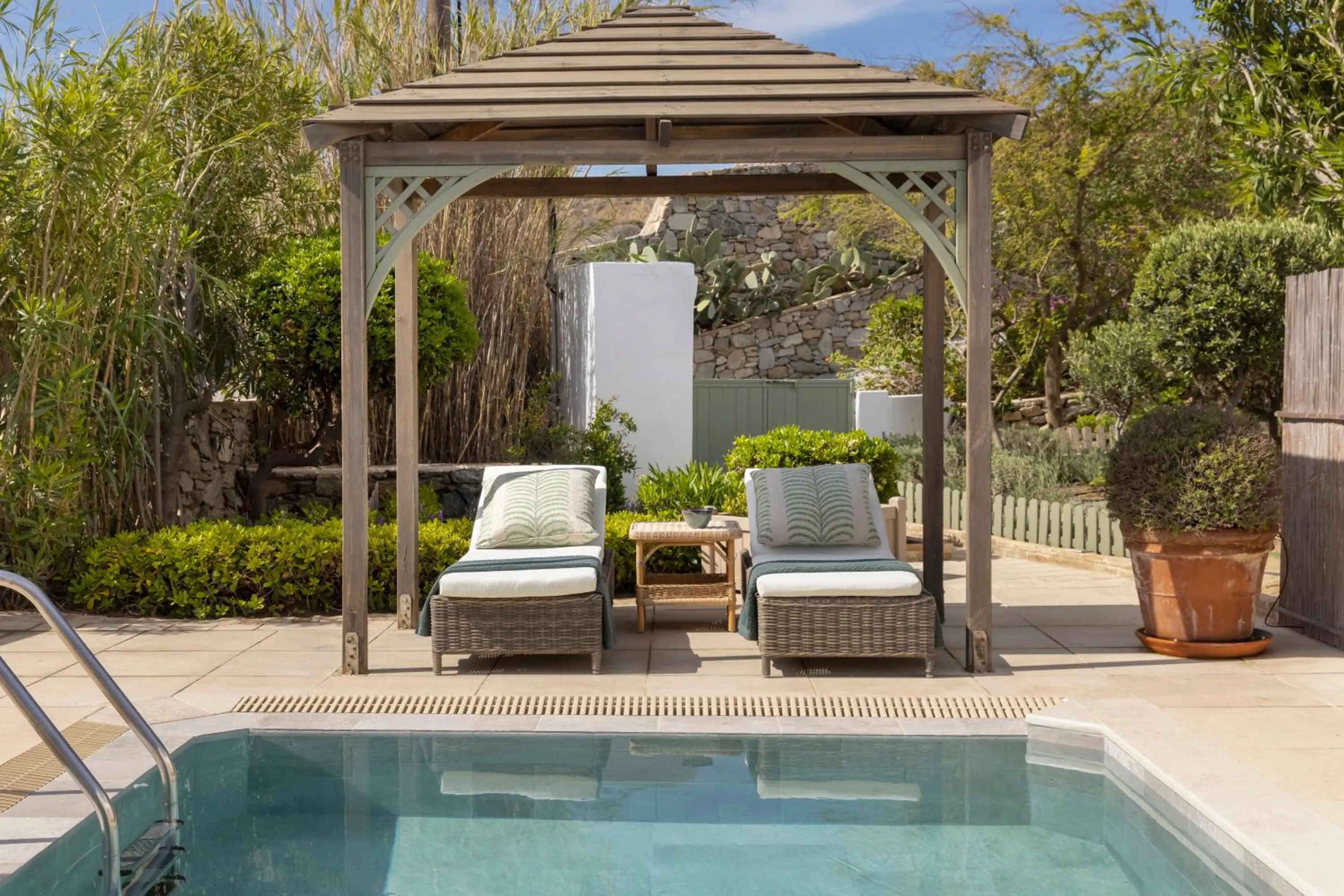 Swimming pool in Dorion Hotel