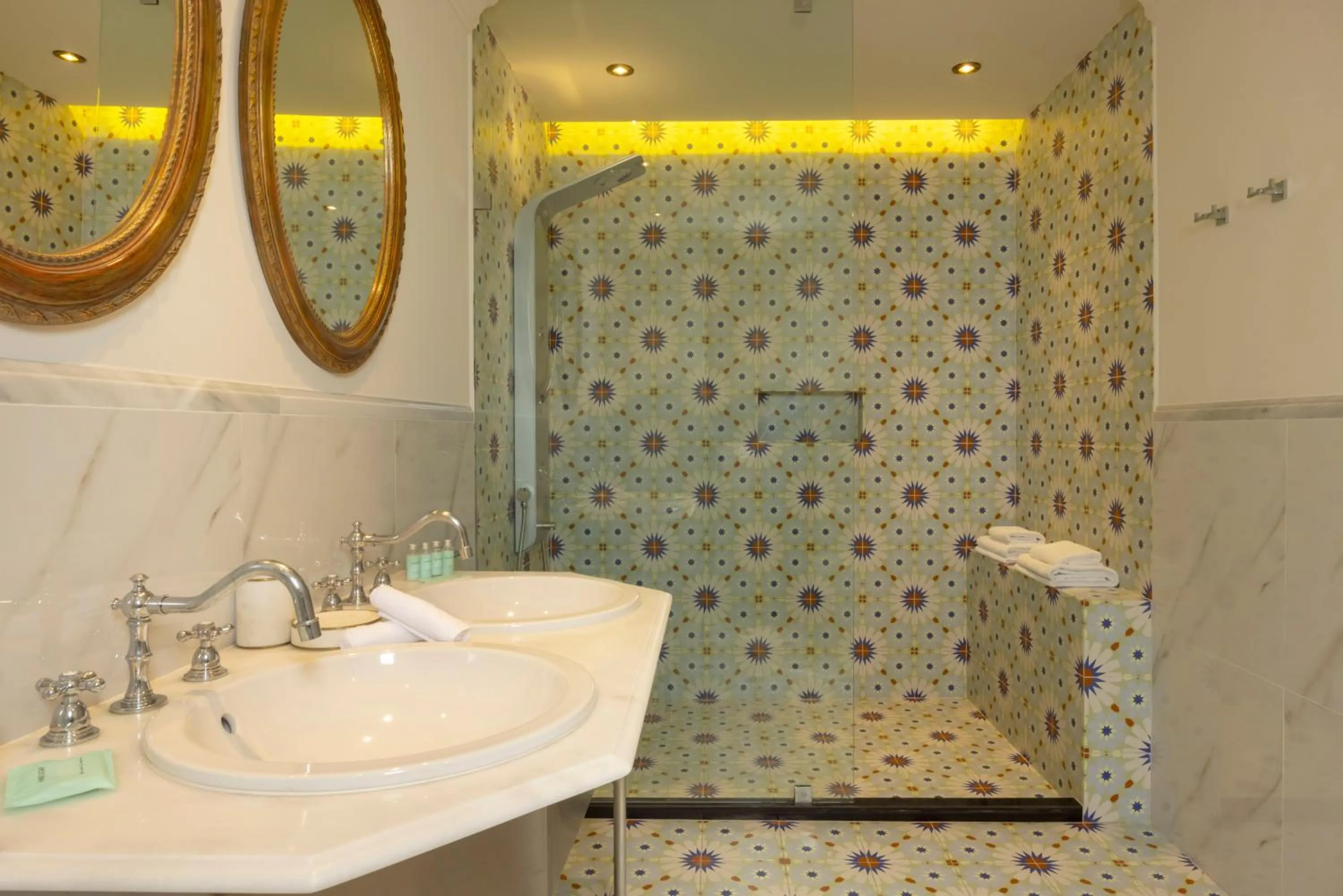 Bathroom in Dorion Hotel