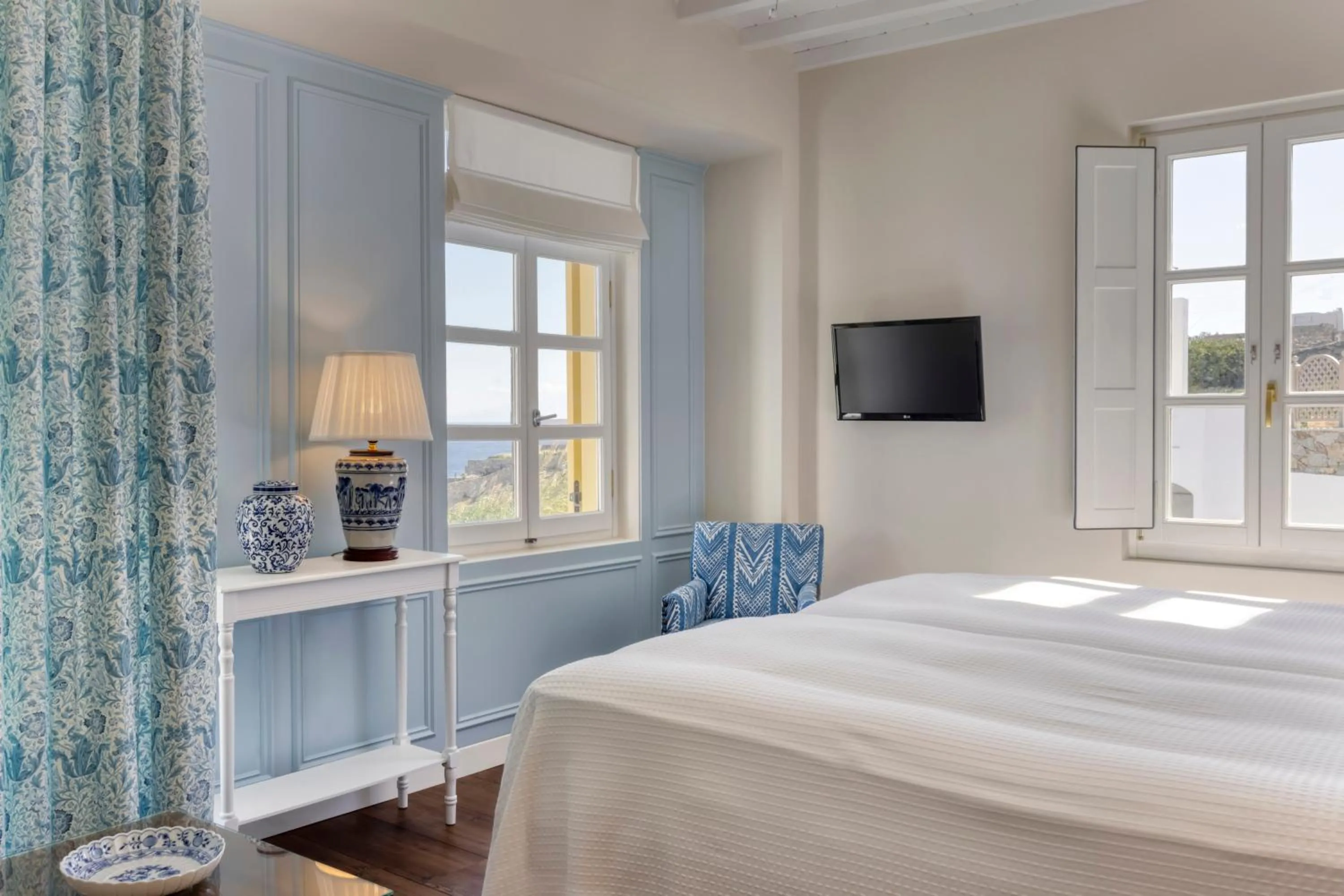 Photo of the whole room, Bed in Dorion Hotel