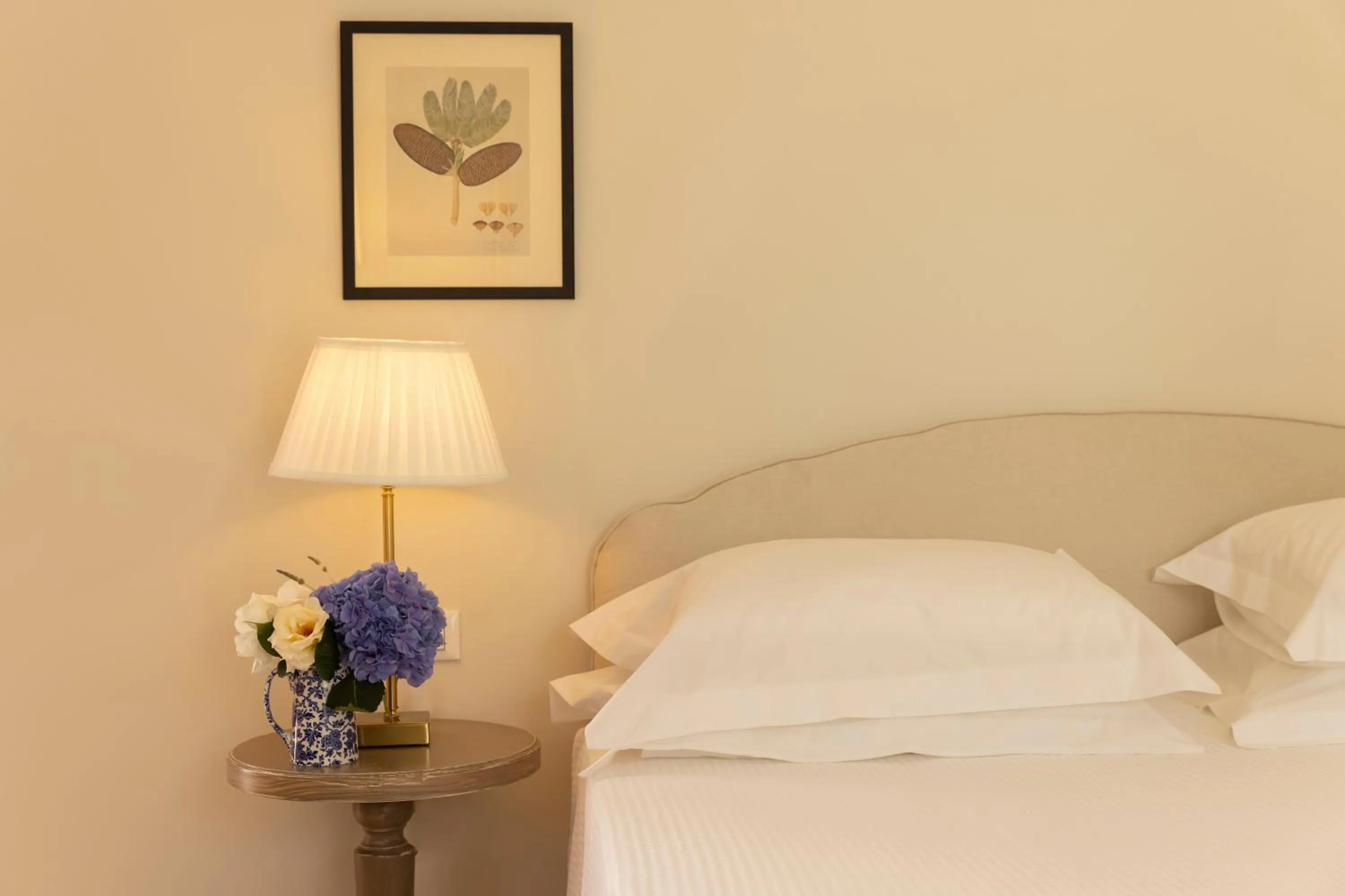 Bedroom, Bed in Dorion Hotel