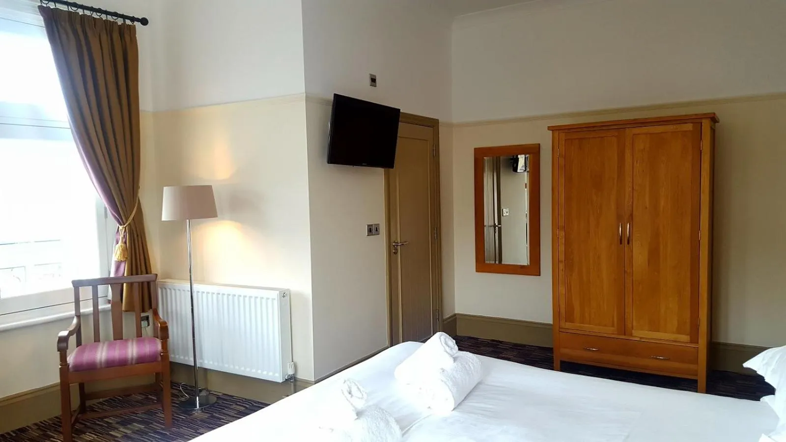 Bedroom, Bed in The Dolphin Hotel