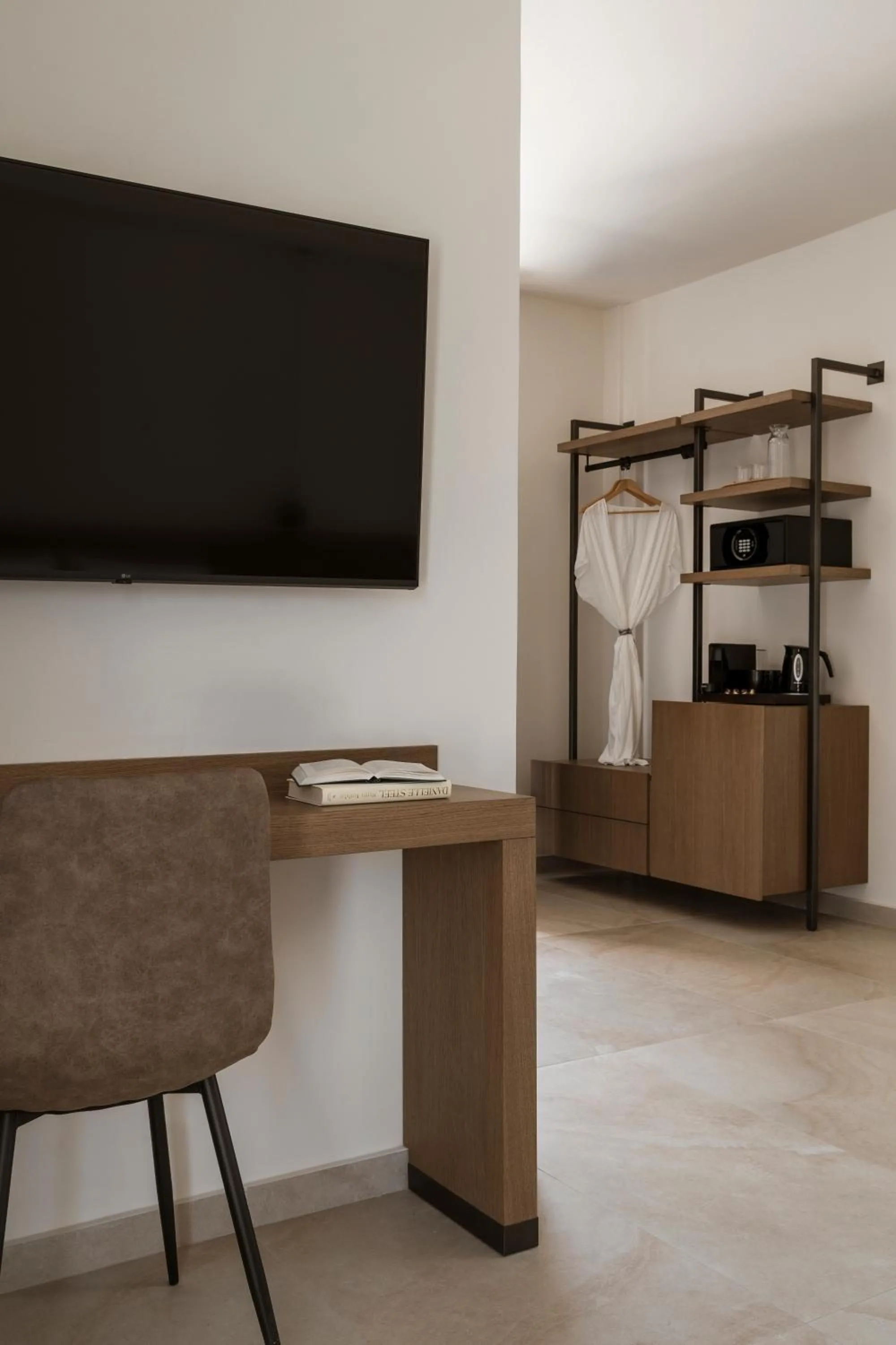 TV and multimedia in Dolphin Bay Seaside Resort & Suites