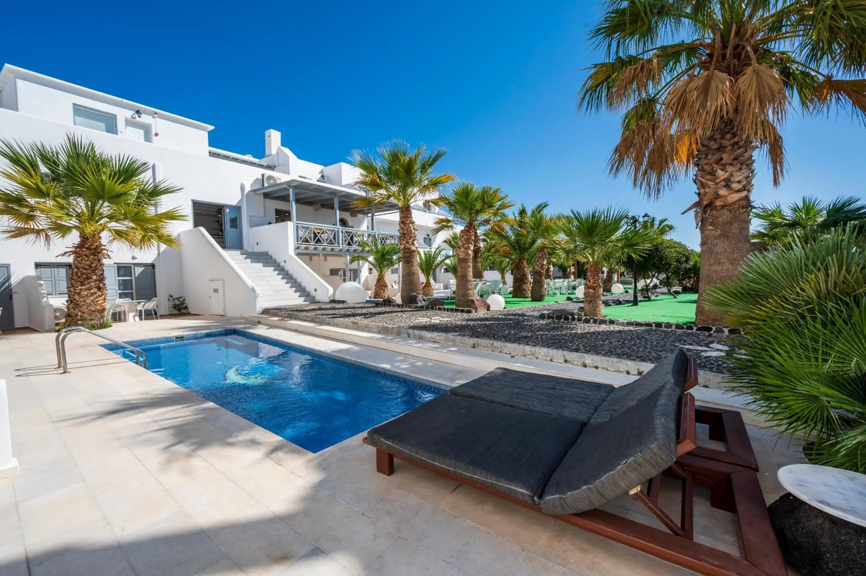 Room with sharing pool in Smy Mediterranean White Santorini Room with sharing pool in Smy Mediterranean White Santorini