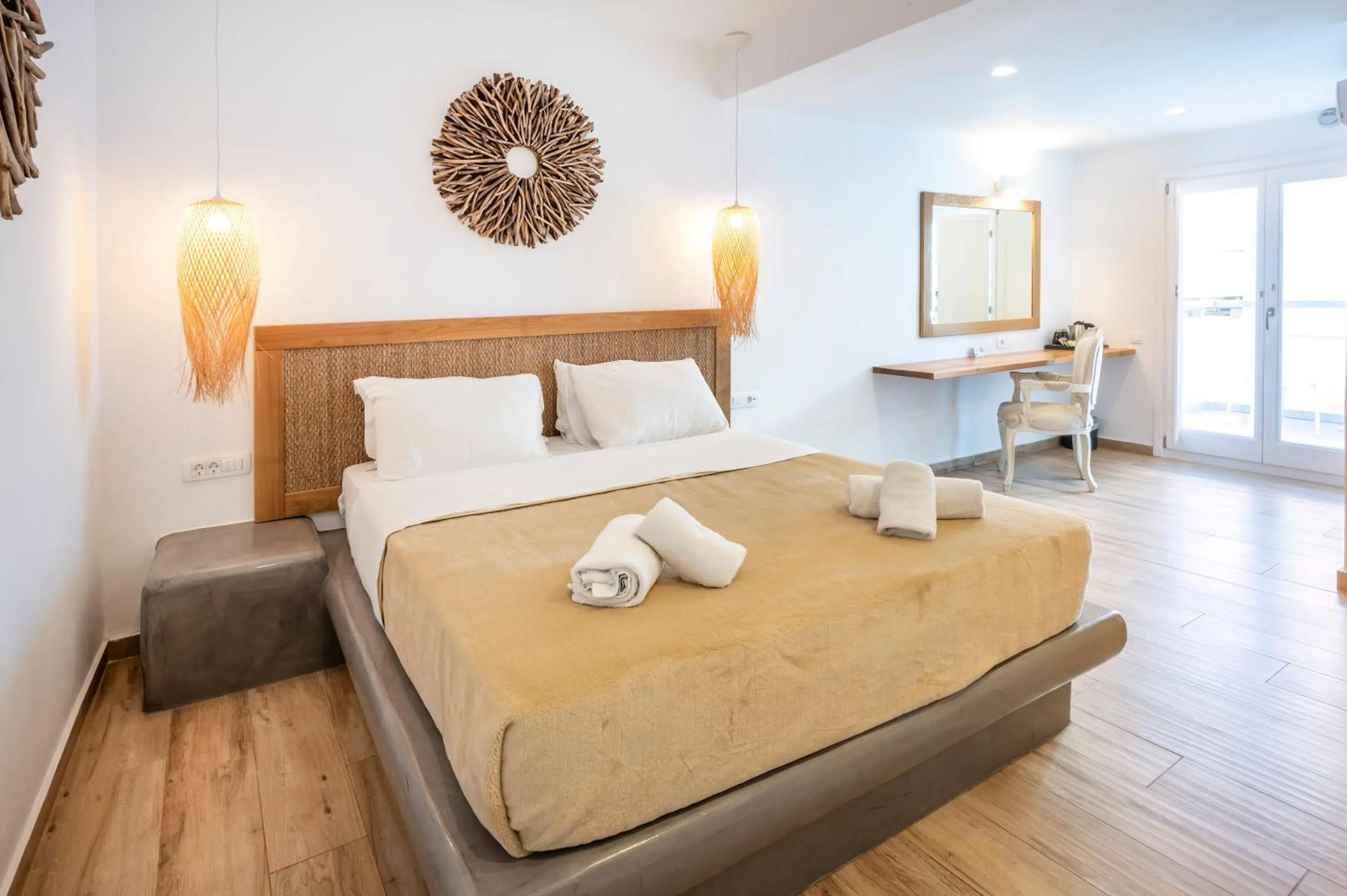 Bedroom, Bed in Smy Mediterranean White Santorini