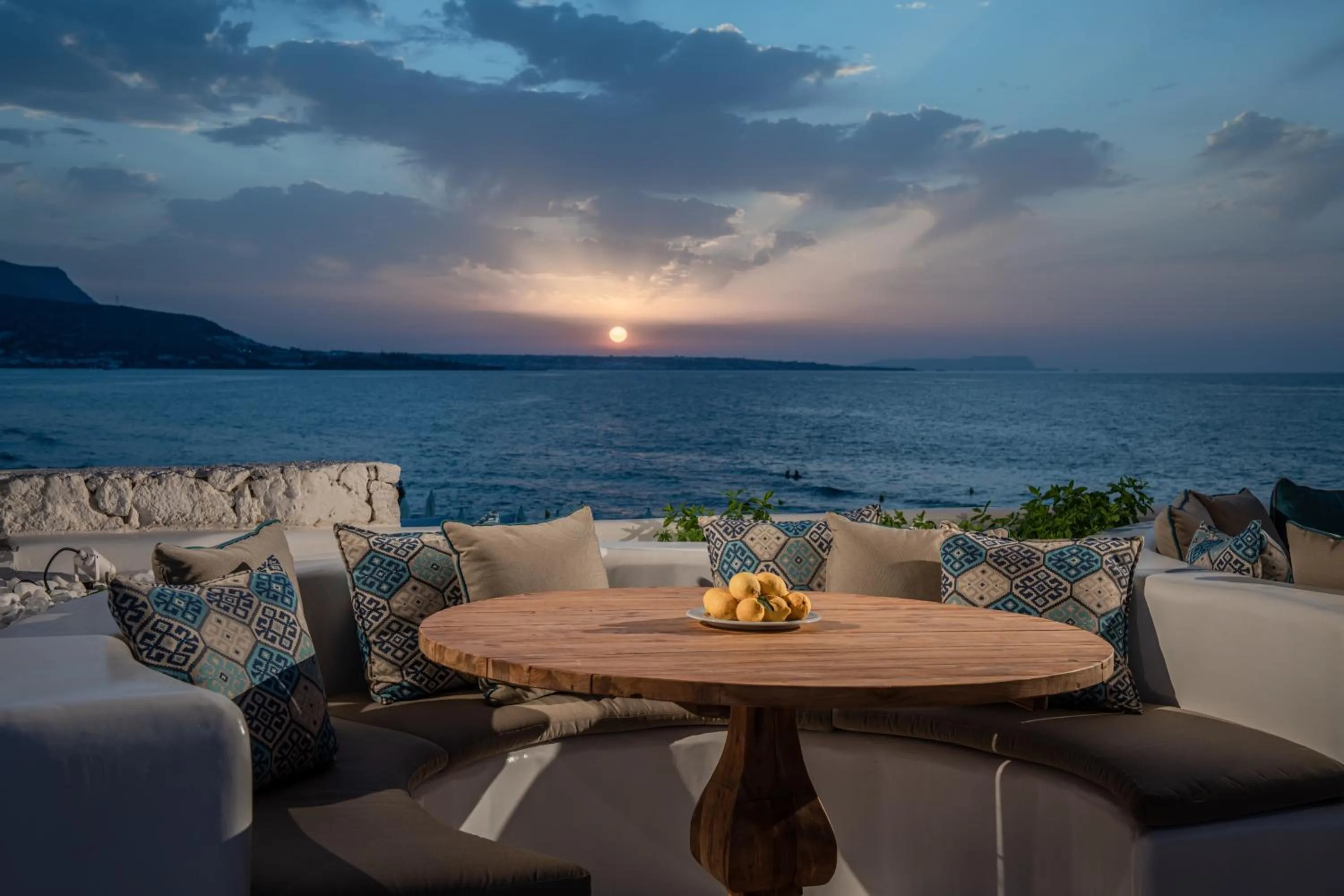 Restaurant/places to eat in Parthenis Beach, Suites by the Sea