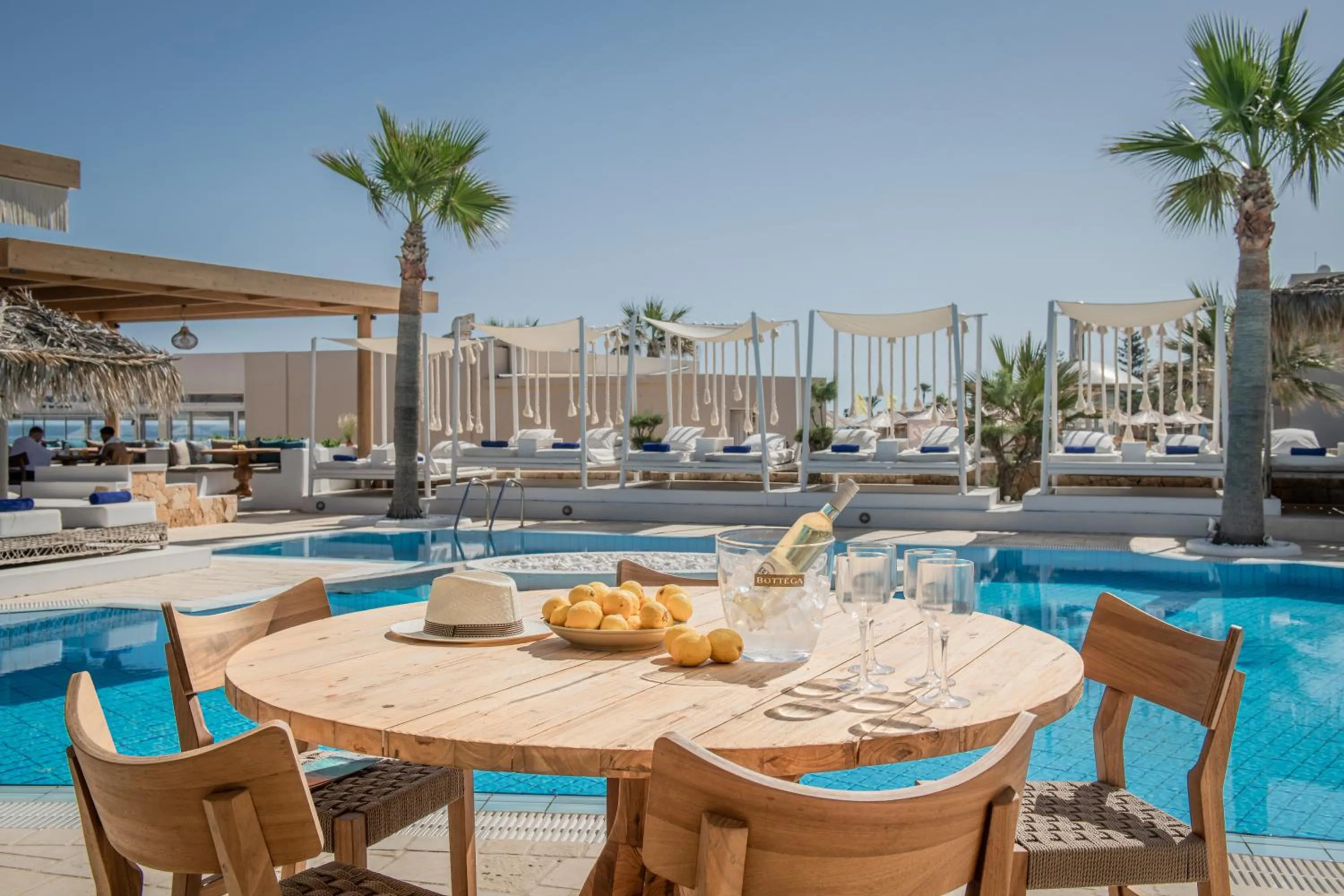 Restaurant/places to eat in Parthenis Beach, Suites by the Sea