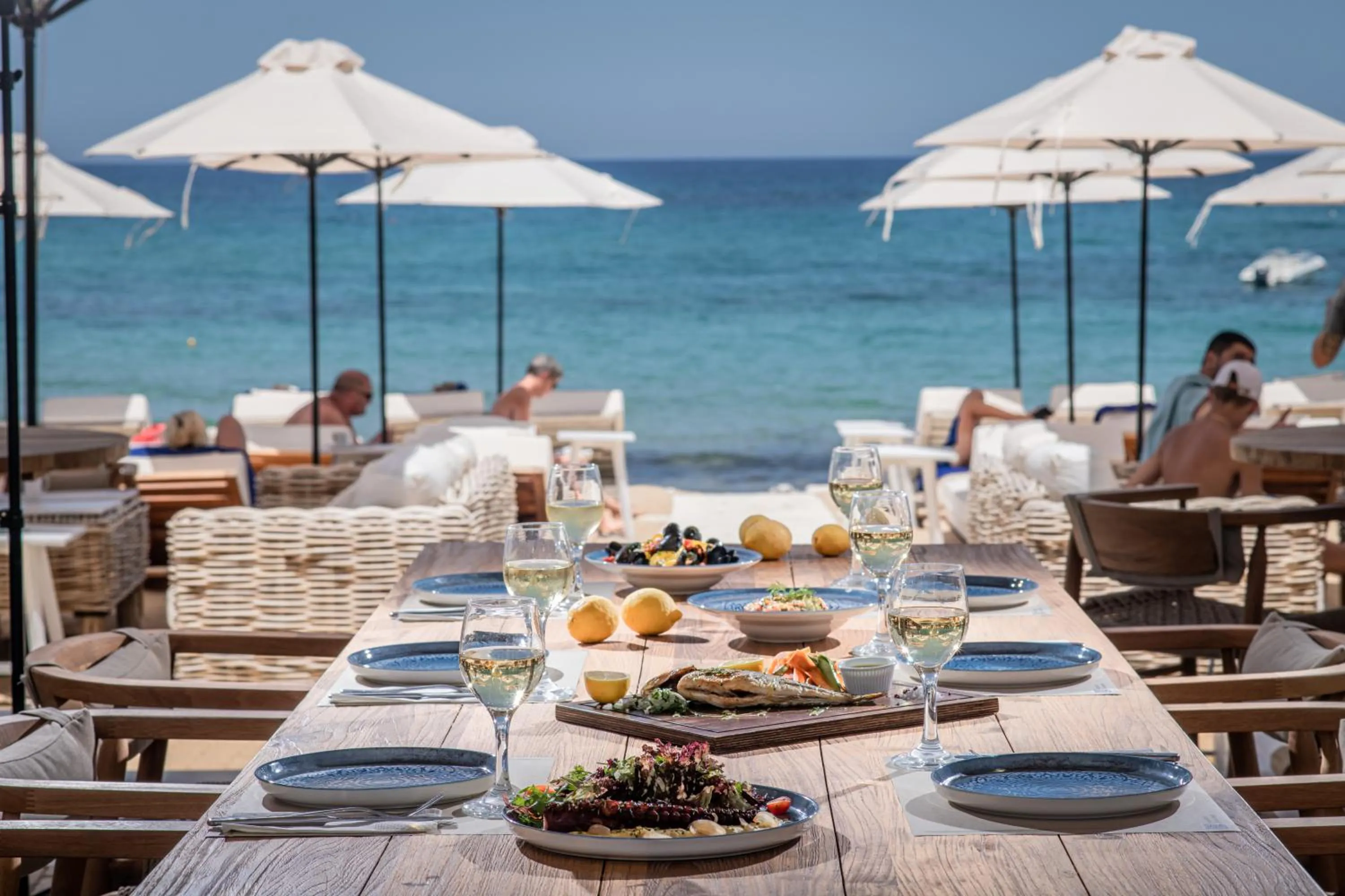 Restaurant/places to eat in Parthenis Beach, Suites by the Sea
