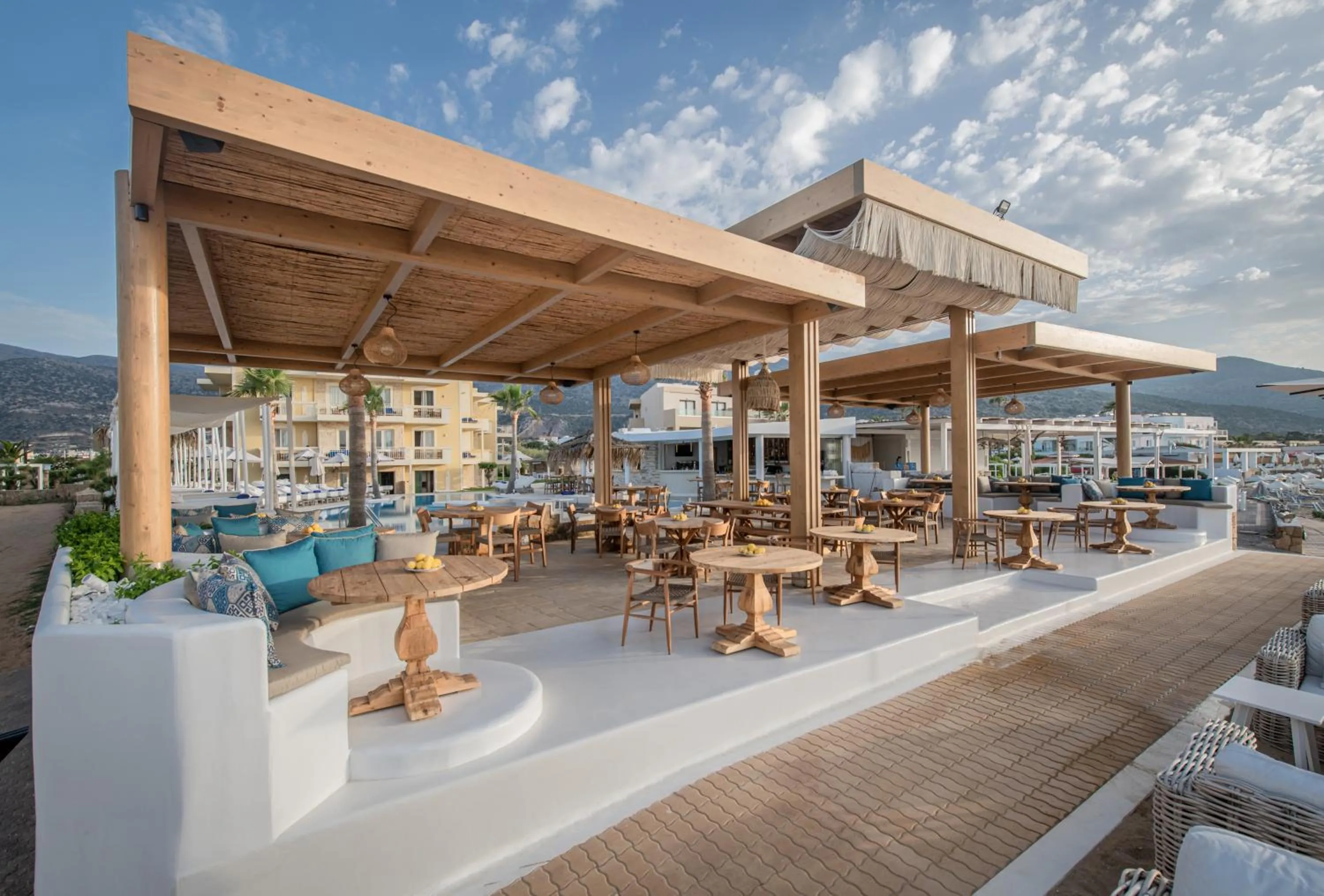 Restaurant/places to eat in Parthenis Beach, Suites by the Sea