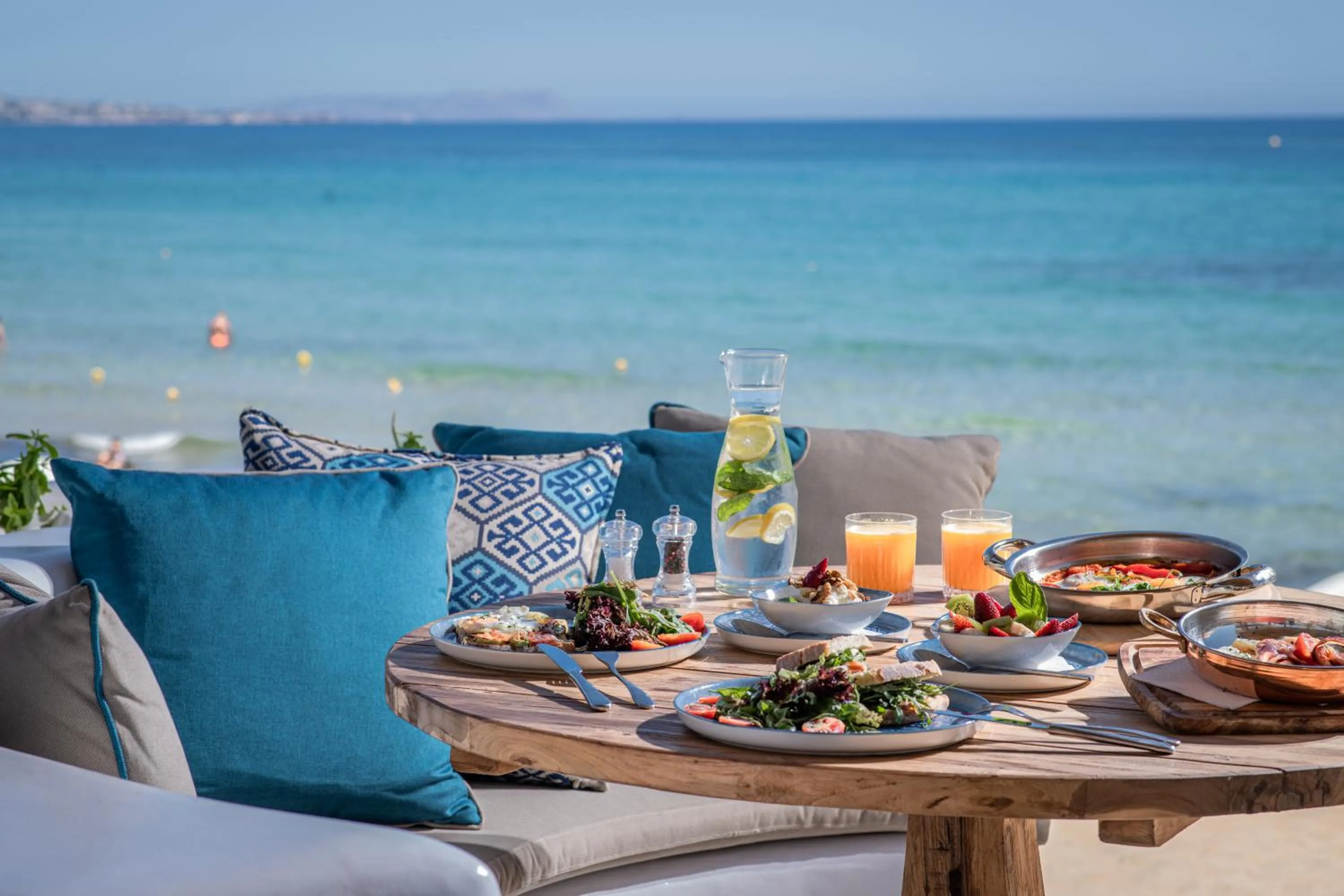 Restaurant/places to eat in Parthenis Beach, Suites by the Sea