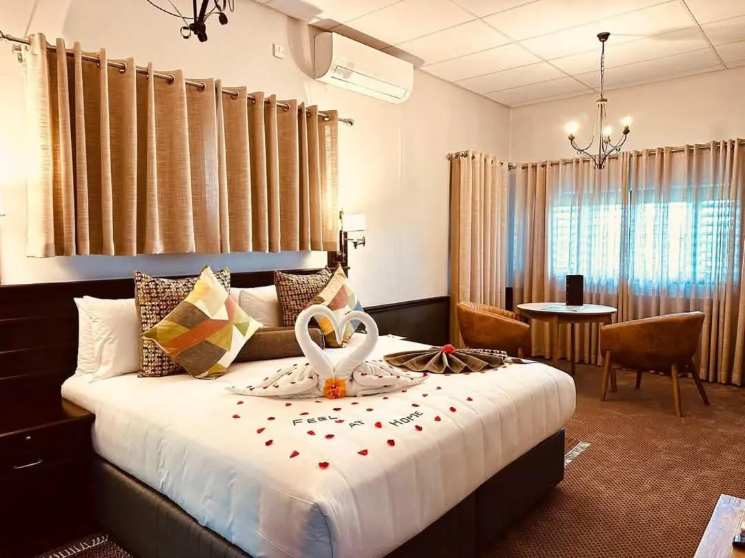 Bedroom, Bed in Maun Lodge