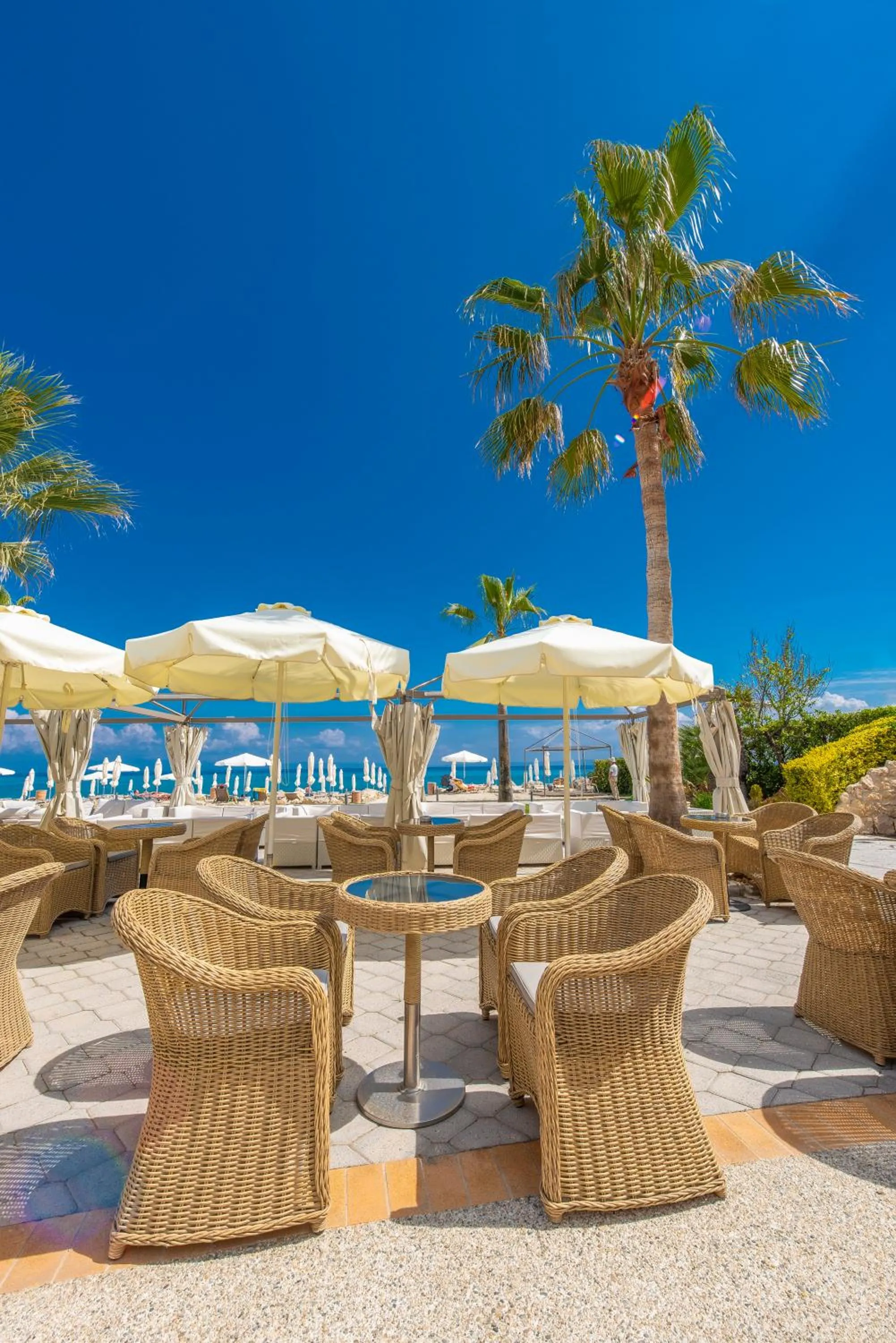 Lounge or bar in Elinotel Apolamare Hotel
