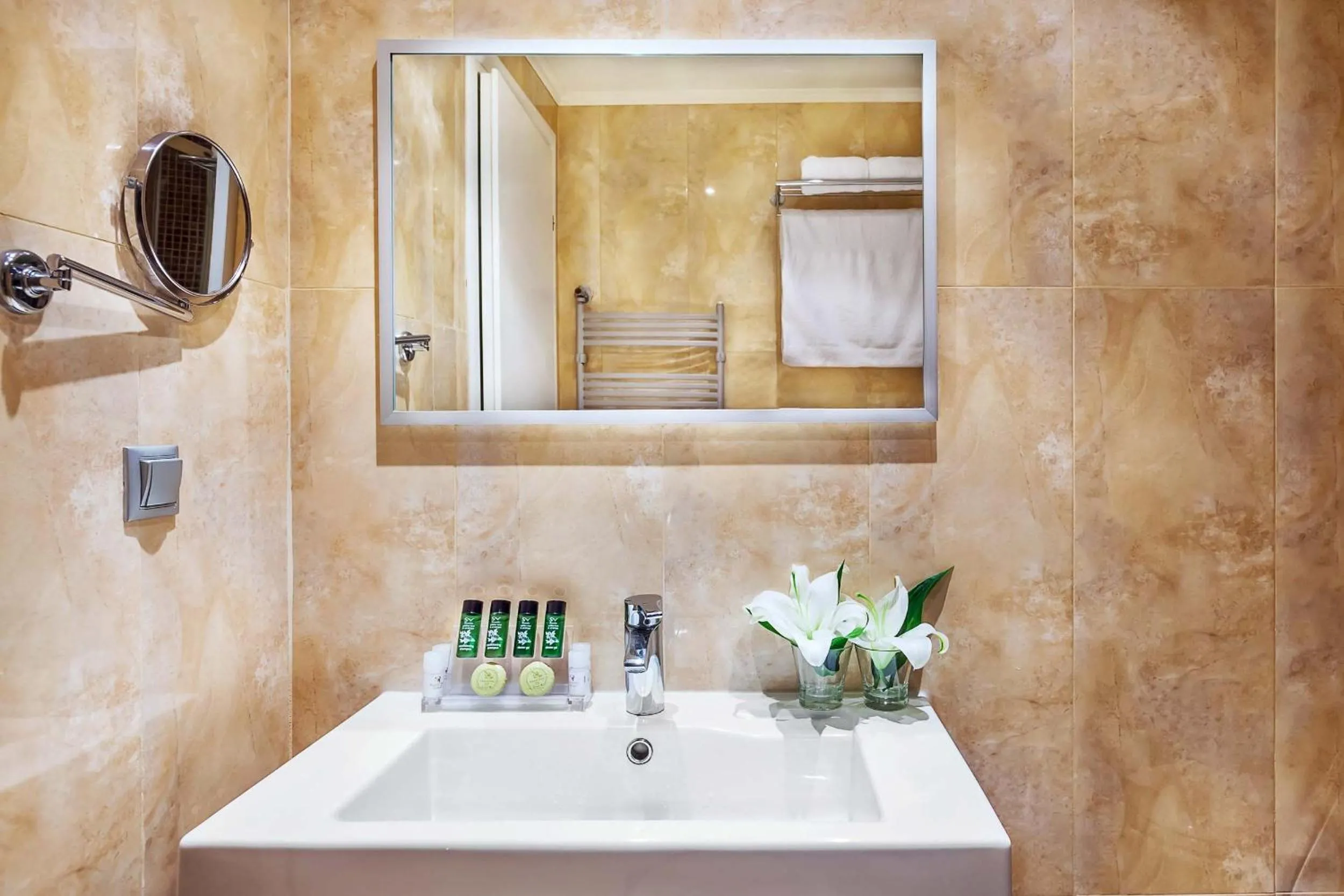 Bathroom in Elinotel Apolamare Hotel