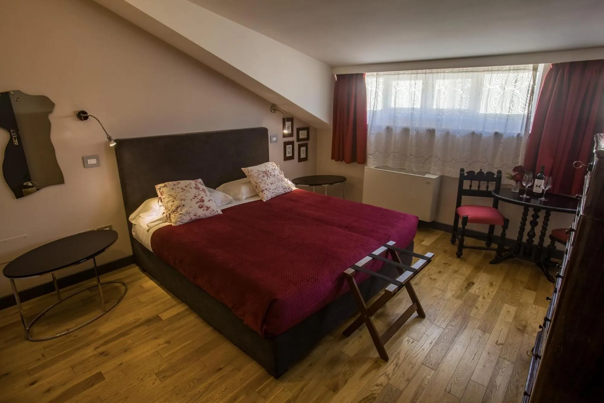 Photo of the whole room in Palazzo del Senatore