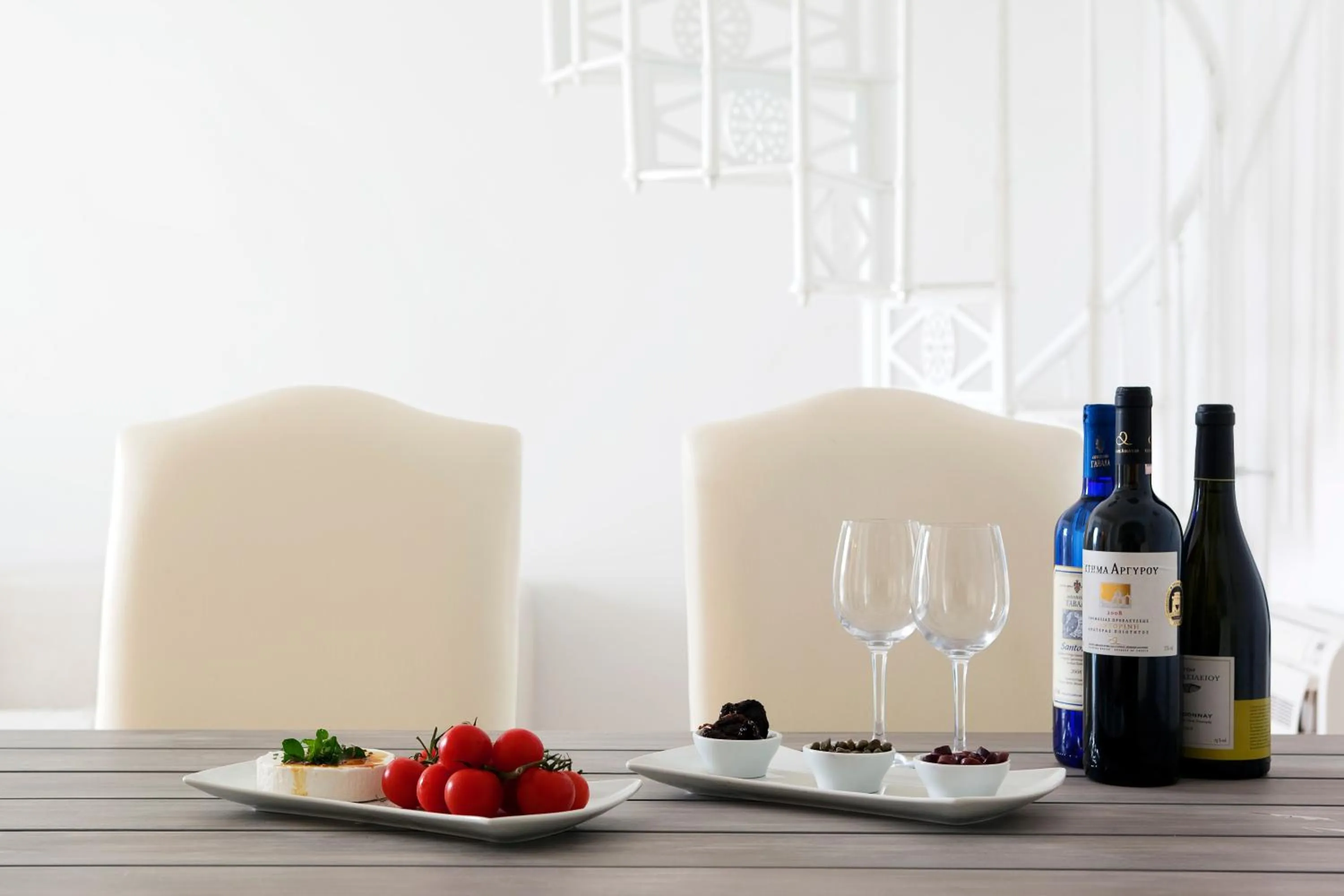 Food and drinks in Thermes Luxury Villas And Spa