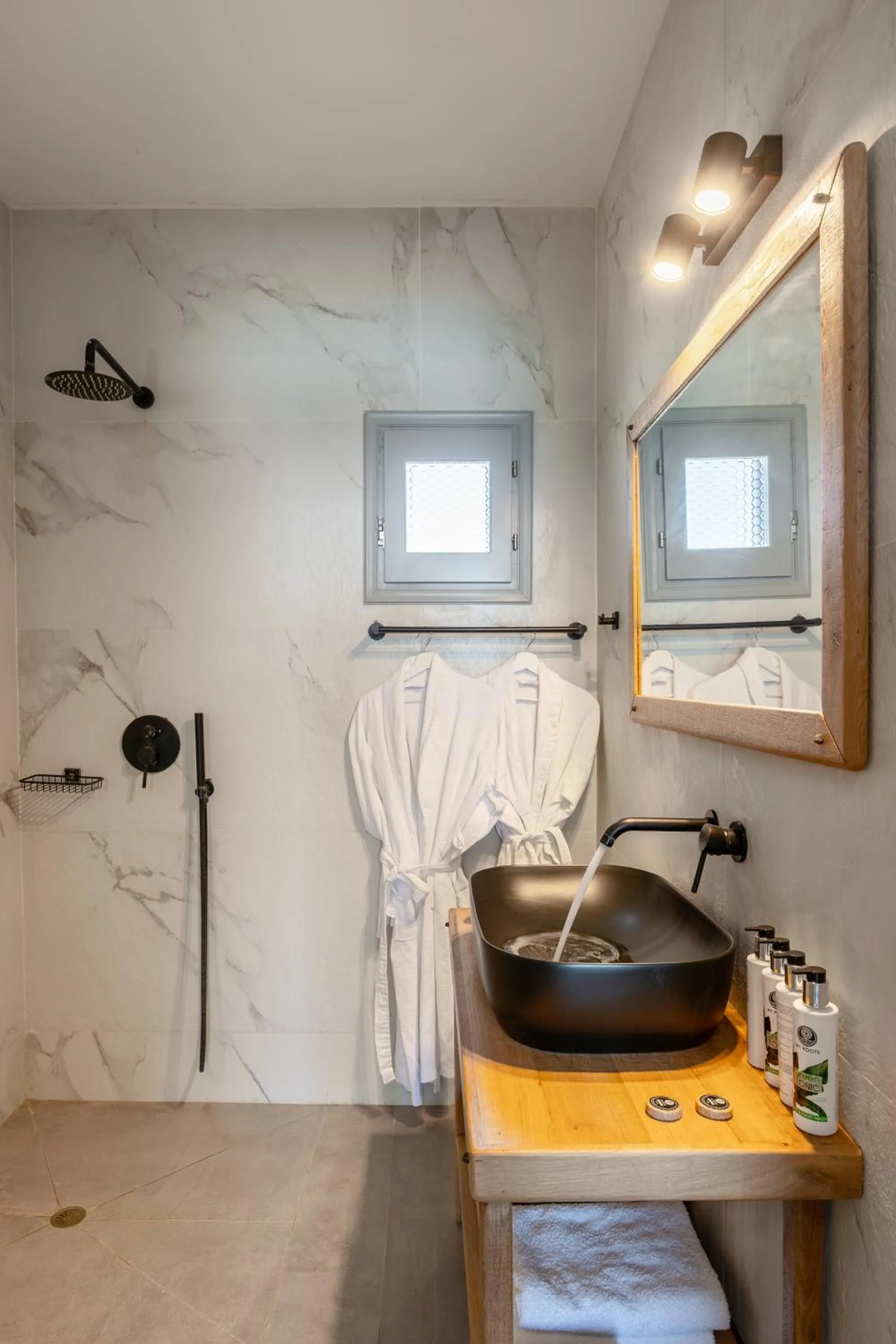 Bathroom in Thermes Luxury Villas And Spa