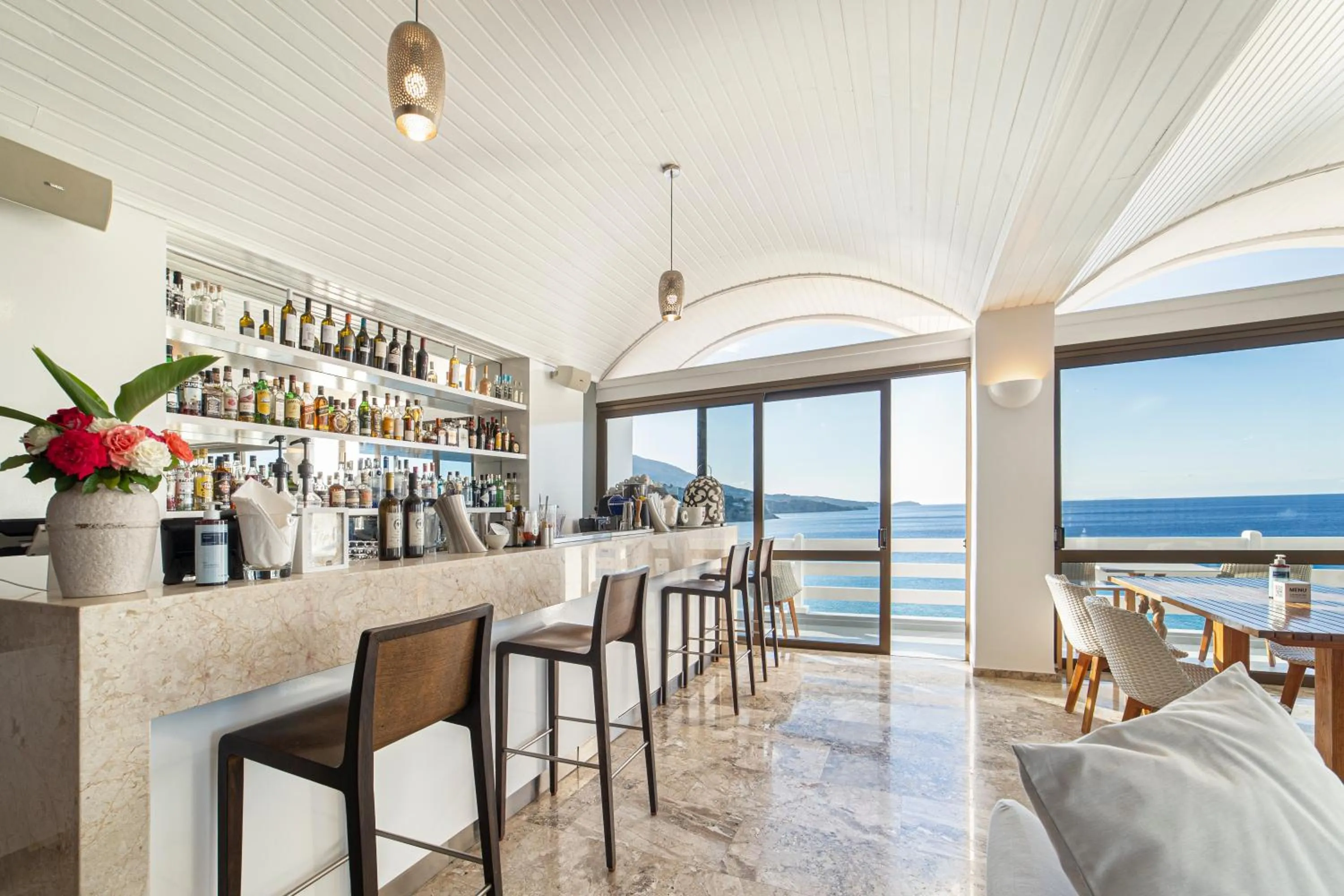 Lounge or bar in Hotel Perrakis