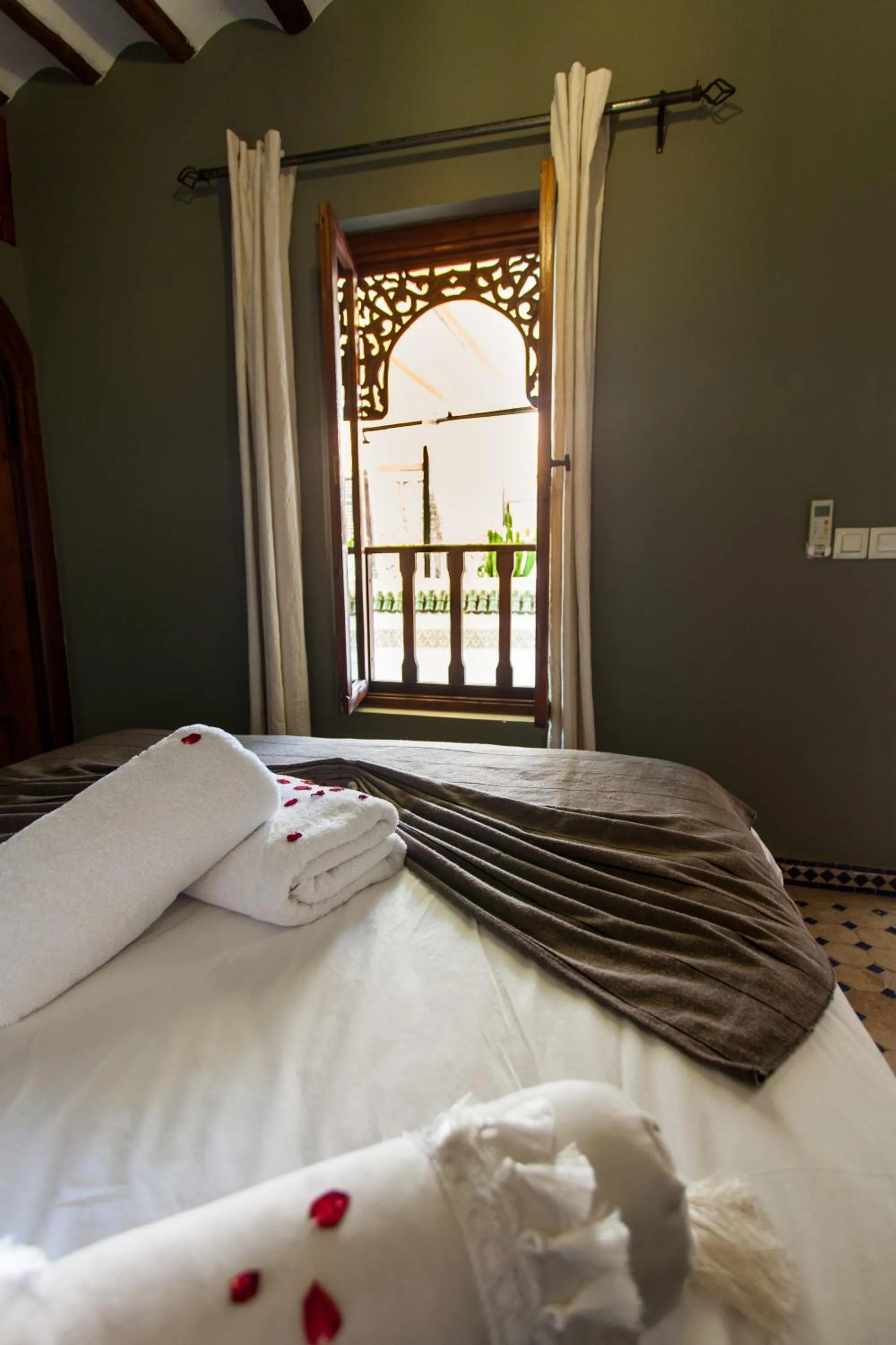 Pool view, Bed in Riad Chams Marrakech