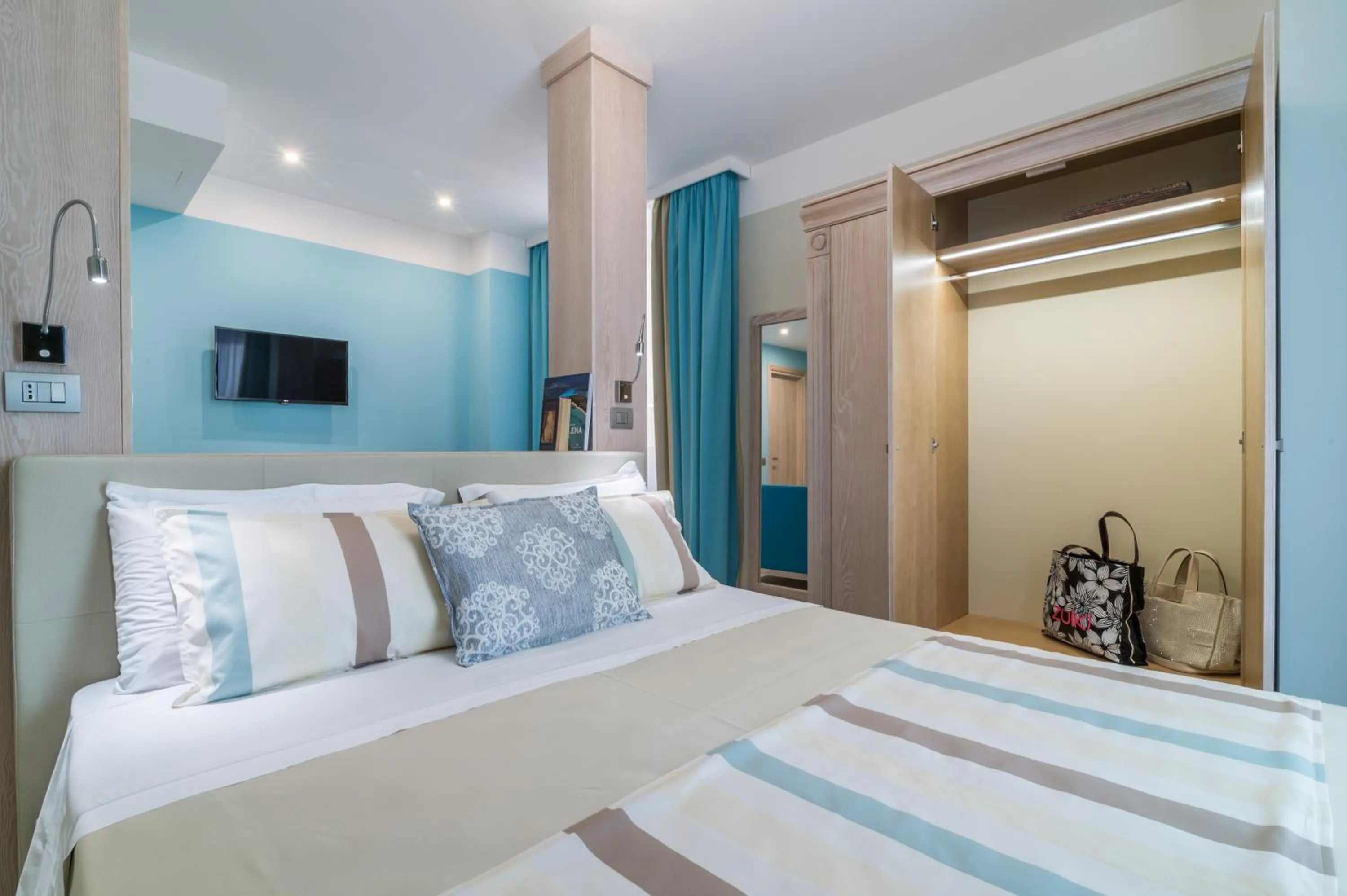 Photo of the whole room, Bed in L'Ambasciata Hotel de Charme